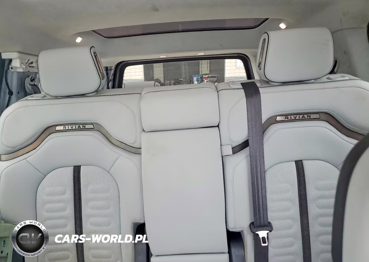 2023 Rivian R1S Adventure VIN:7PDSGABA5PN016801 - 10