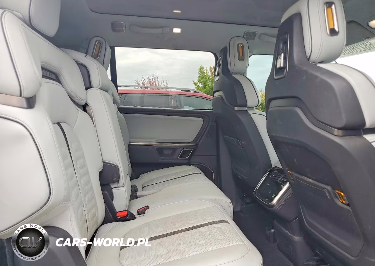 2023 Rivian R1S Adventure VIN:7PDSGABA5PN016801 - 11