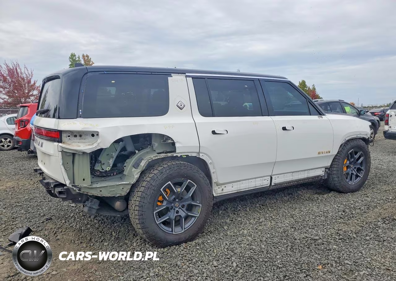 2023 Rivian R1S Adventure VIN:7PDSGABA5PN016801 - 3