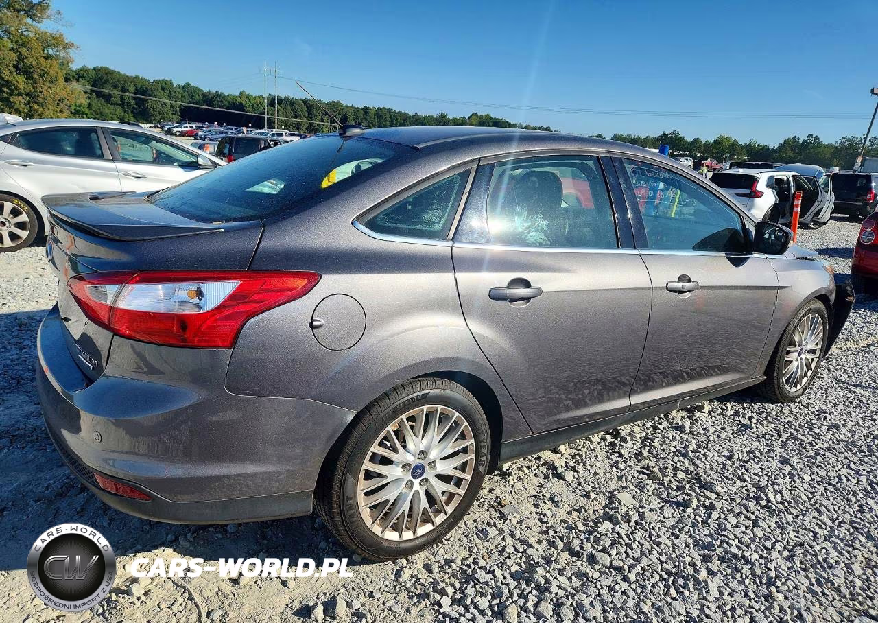 2014 Ford Focus Titanium VIN:1FADP3J20EL338931 - 3