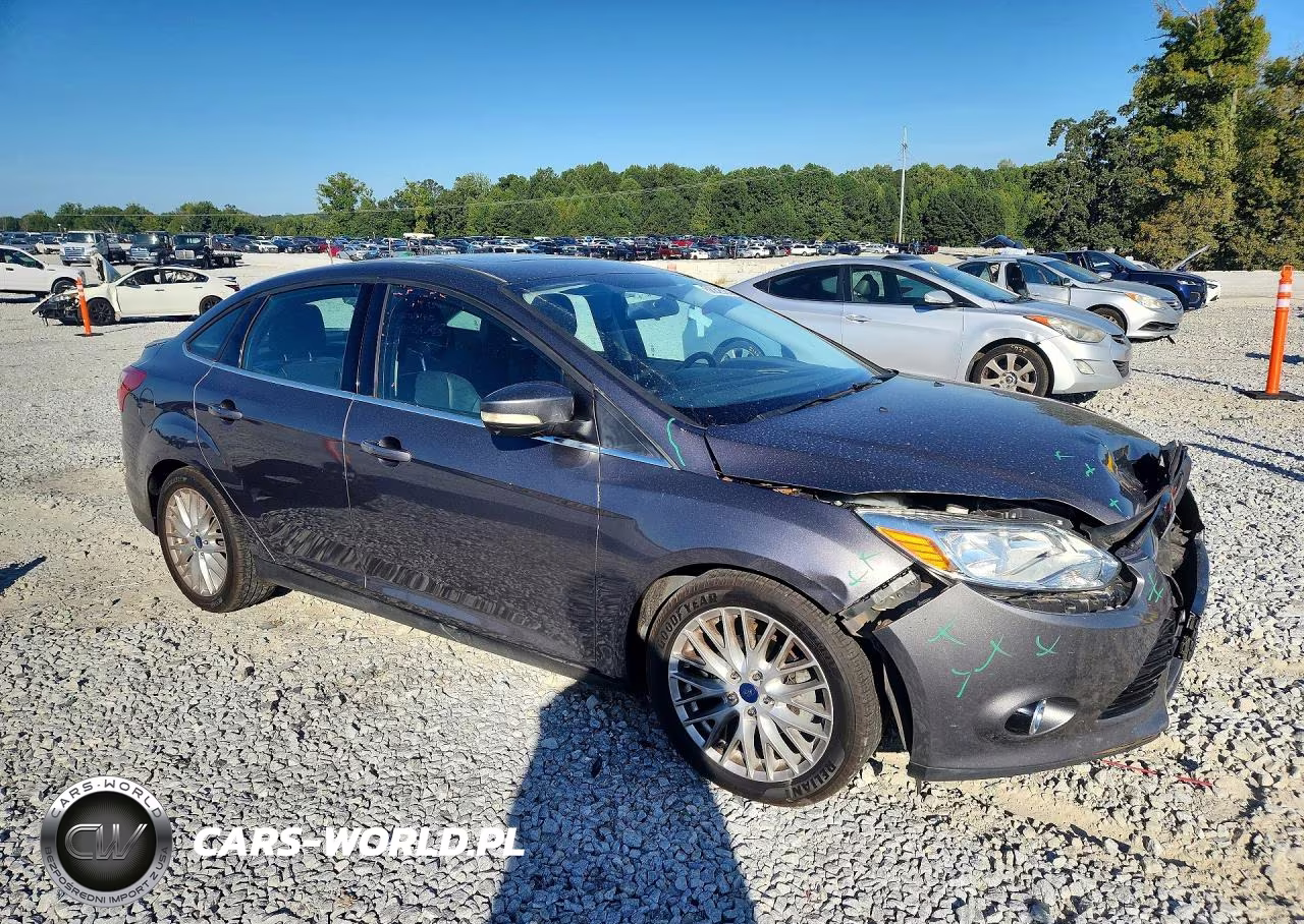 2014 Ford Focus Titanium VIN:1FADP3J20EL338931 - 4