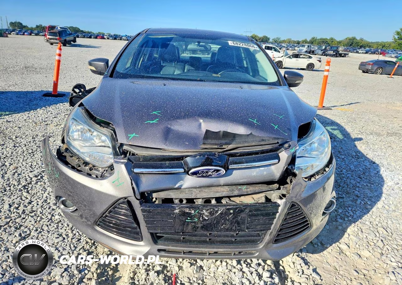 2014 Ford Focus Titanium VIN:1FADP3J20EL338931 - 5