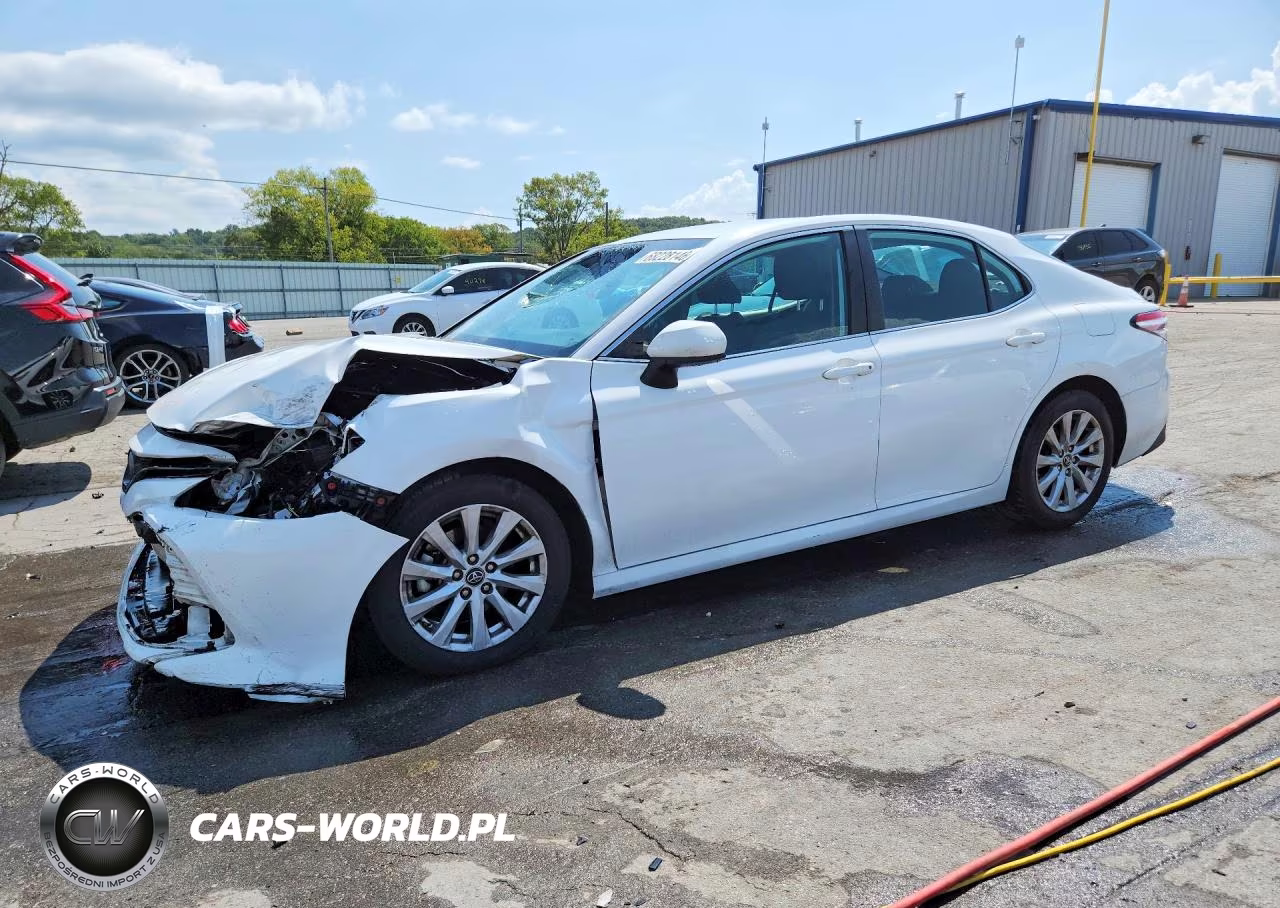 2019 Toyota Camry Le – zdjęcie 1 z 13