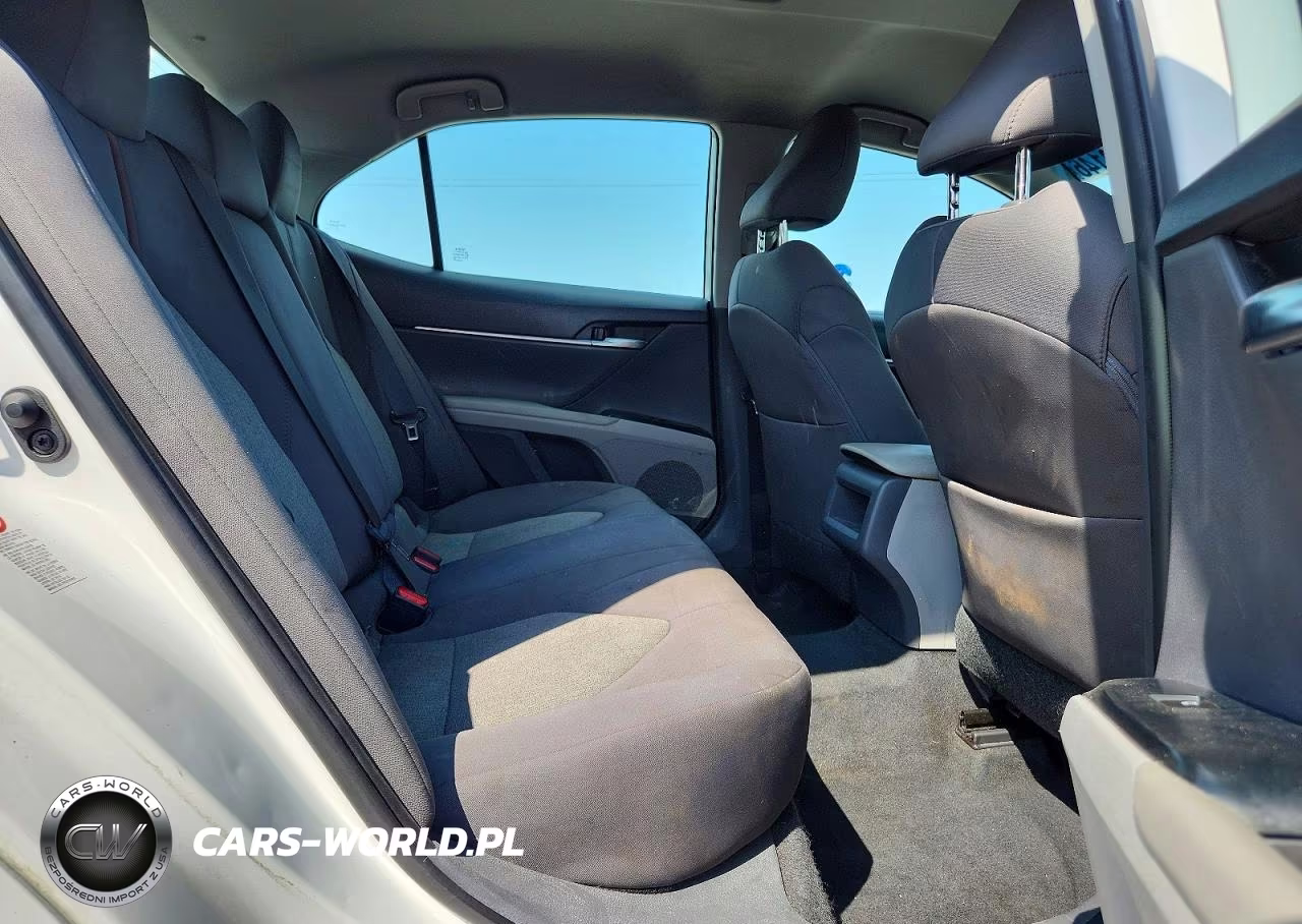 2019 Toyota Camry Le VIN:4T1B11HK9KU217068 - 10