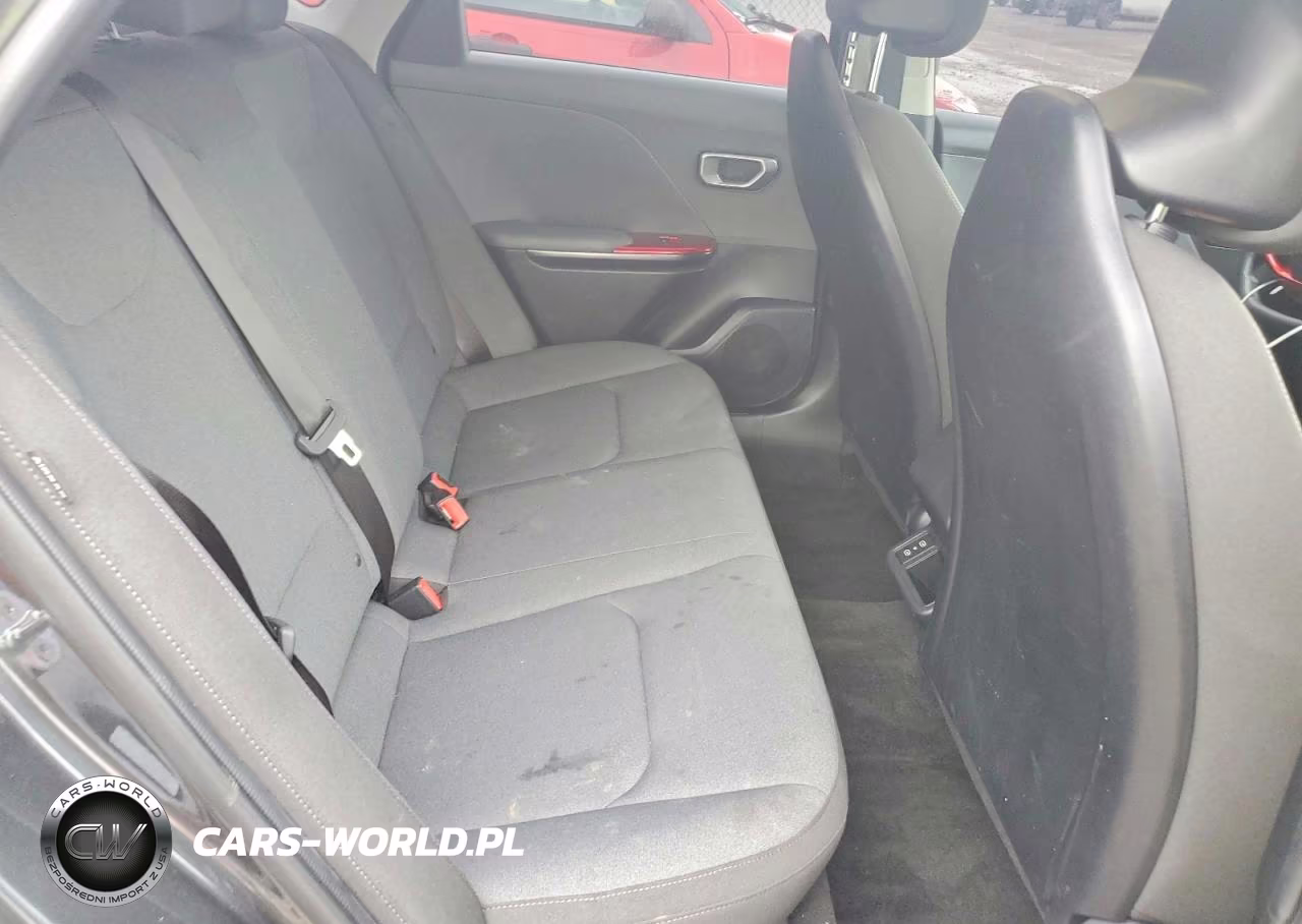 2025 Kia K4 Lxs VIN:3KPFT4DE2SE106121 - 10