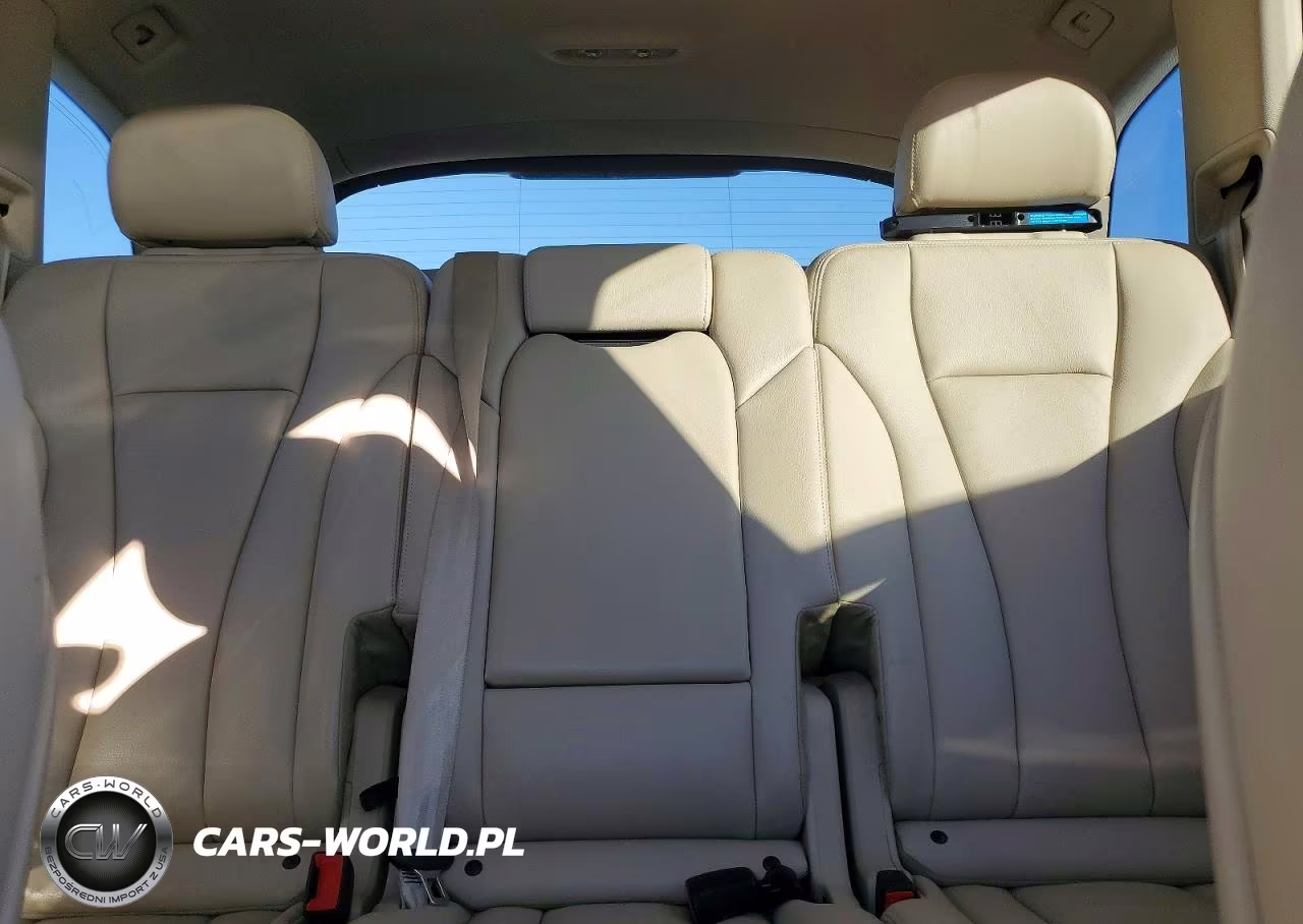 2018 Audi Q7 Premium VIN:WA1AAAF76JD012072 - 10