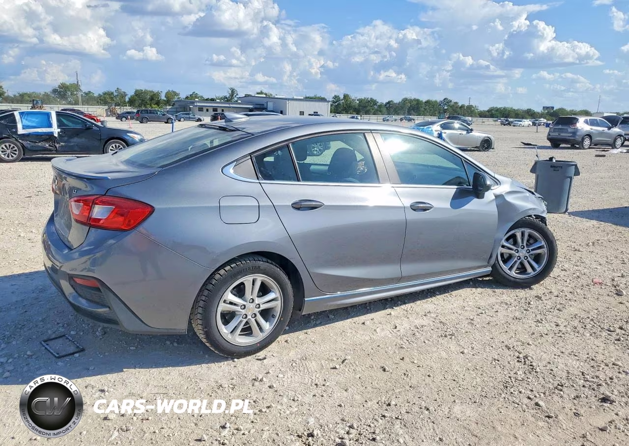 2018 Chevrolet Cruze Lt VIN:1G1BE5SMXJ7231576 - 3