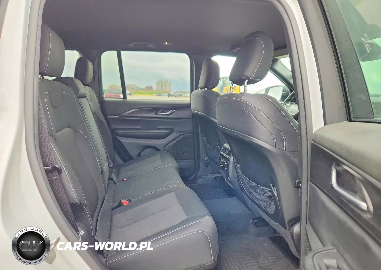 2024 Jeep Grand Cherokee Laredo VIN:1C4RJGAG0RC156916 - 11