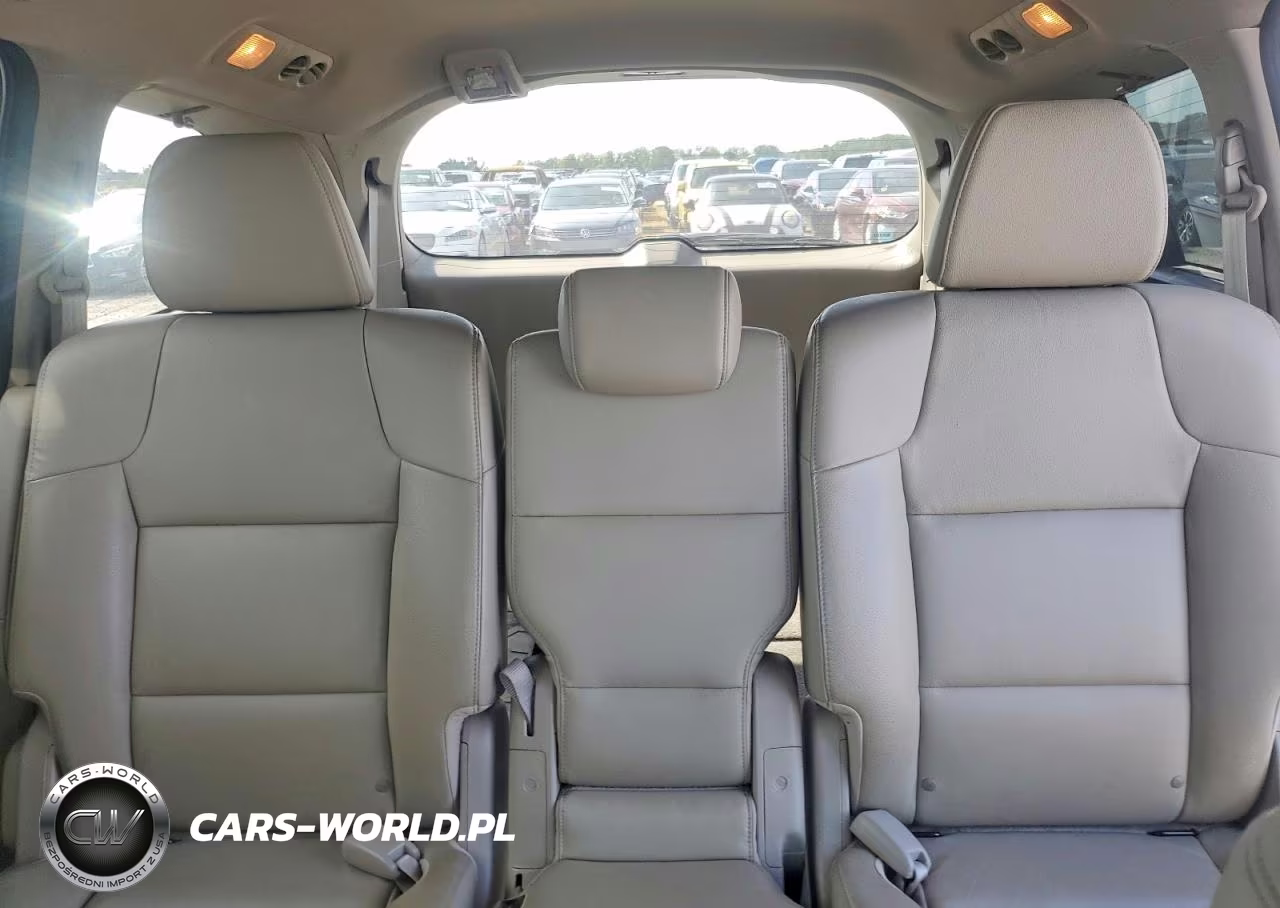 2015 Honda Odyssey Touring VIN:5FNRL5H92FB057647 - 10