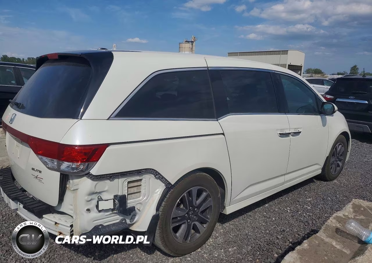 2015 Honda Odyssey Touring VIN:5FNRL5H92FB057647 - 3