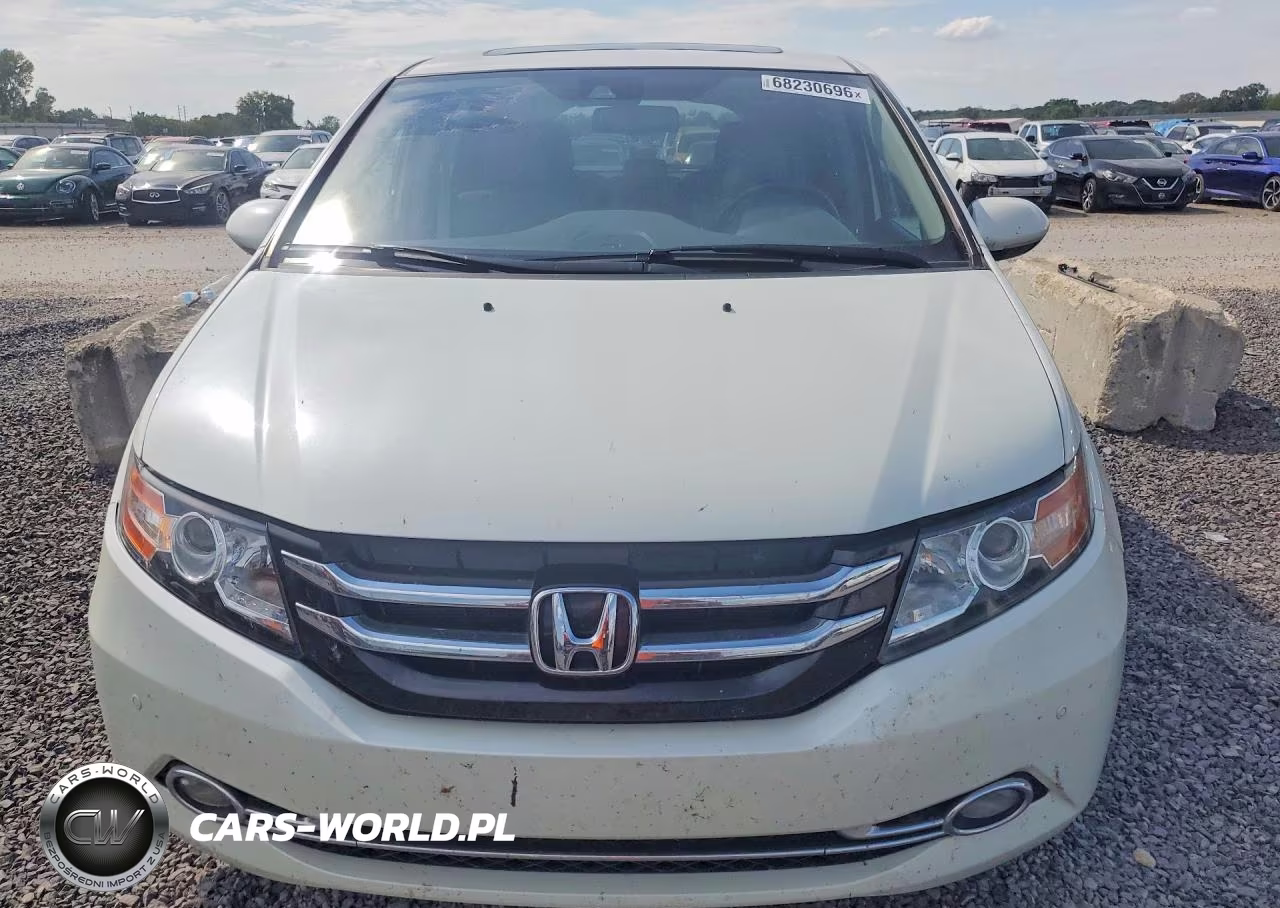 2015 Honda Odyssey Touring VIN:5FNRL5H92FB057647 - 5