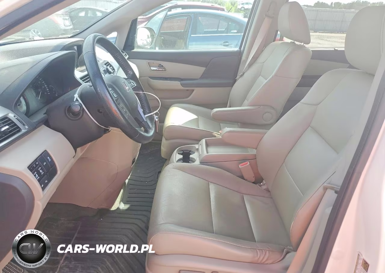 2015 Honda Odyssey Touring VIN:5FNRL5H92FB057647 - 7