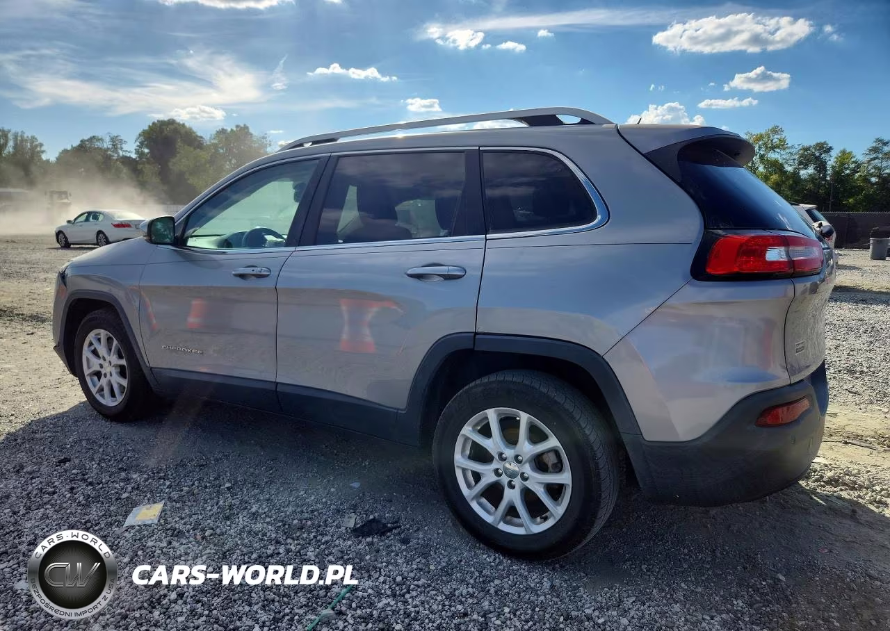2015 Jeep Cherokee Latitude VIN:1C4PJLCB7FW591413 - 2