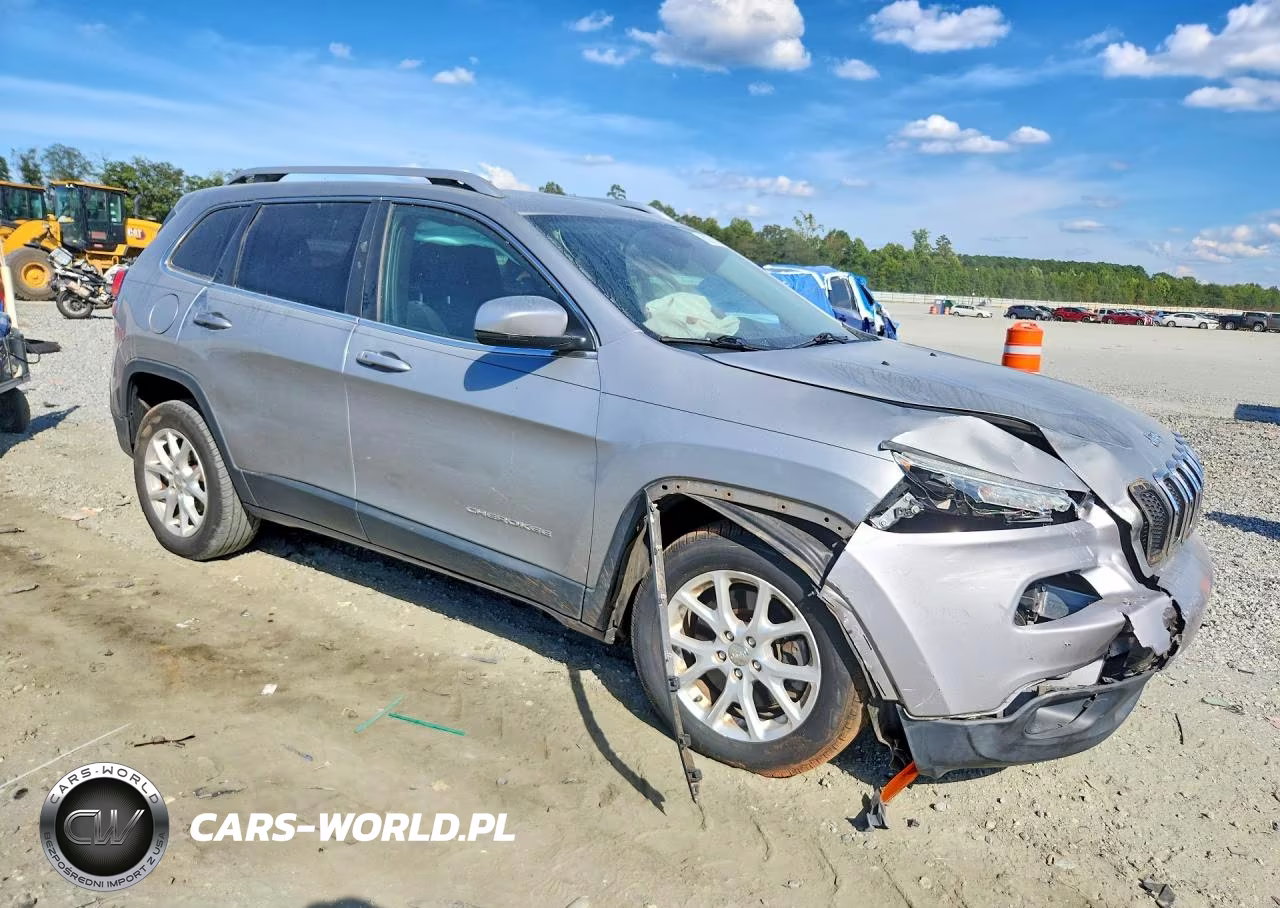 2015 Jeep Cherokee Latitude VIN:1C4PJLCB7FW591413 - 4