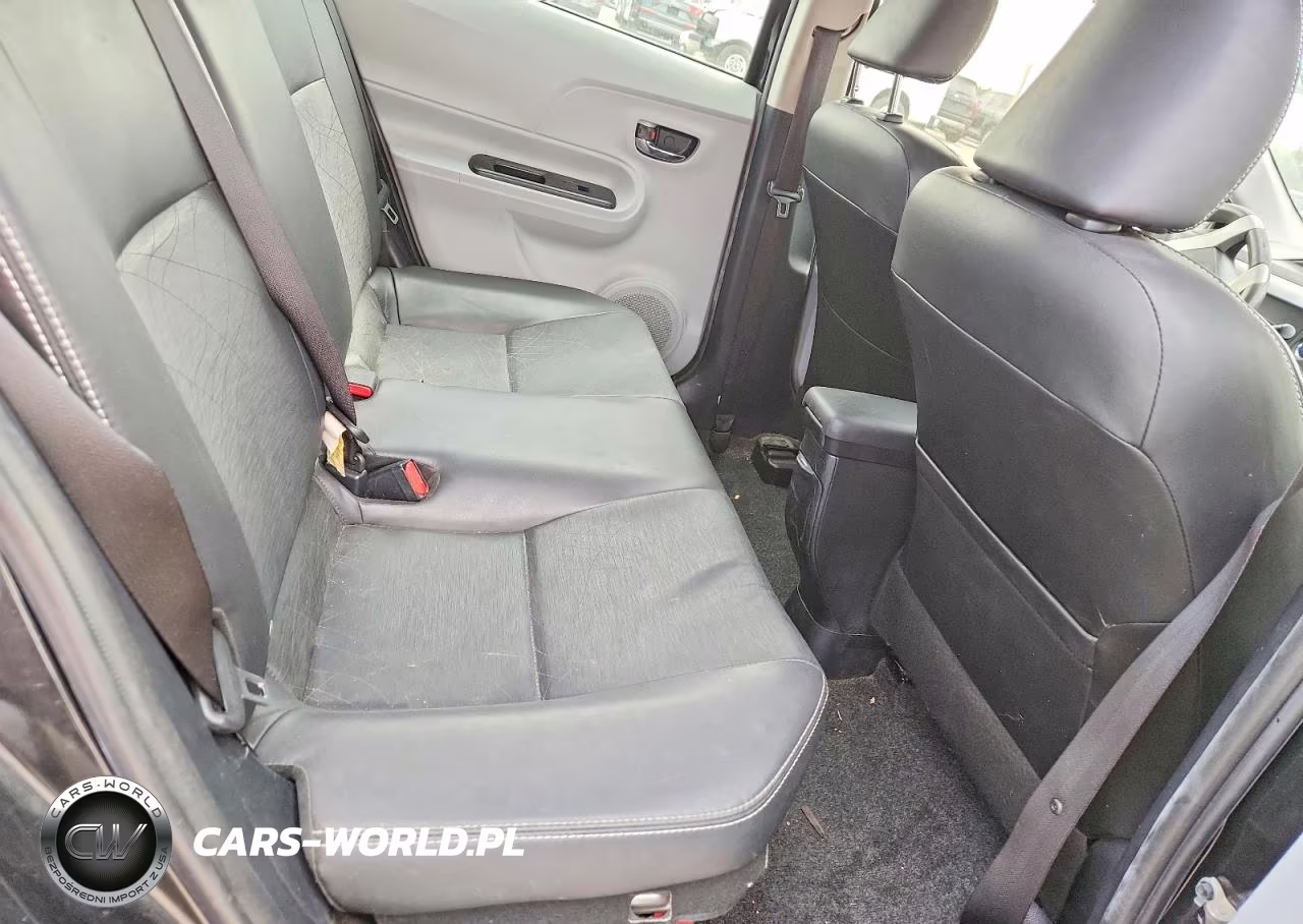 2012 Toyota Prius C Four VIN:JTDKDTB31C1024151 - 10