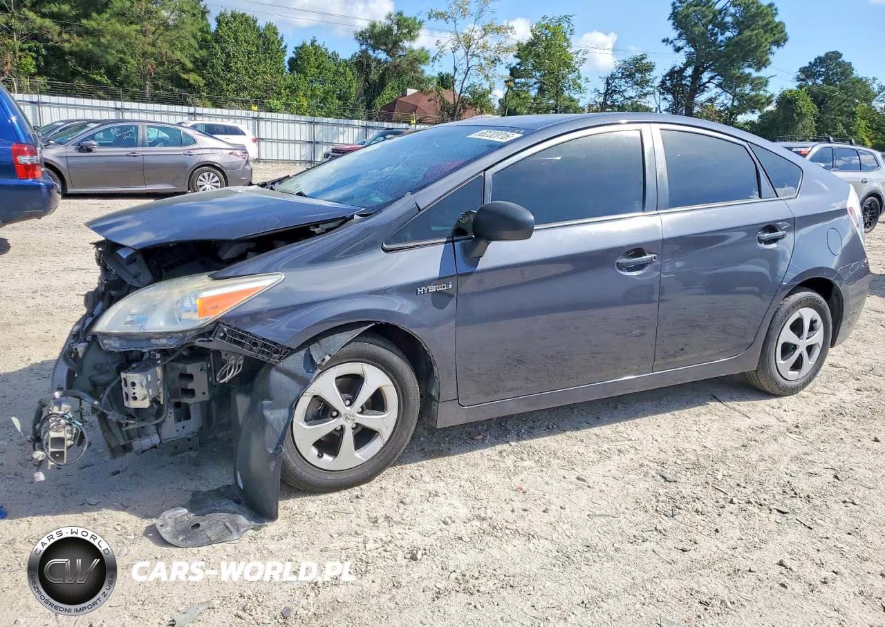 2015 Toyota Prius Two VIN:JTDKN3DU3F1912679 - 1