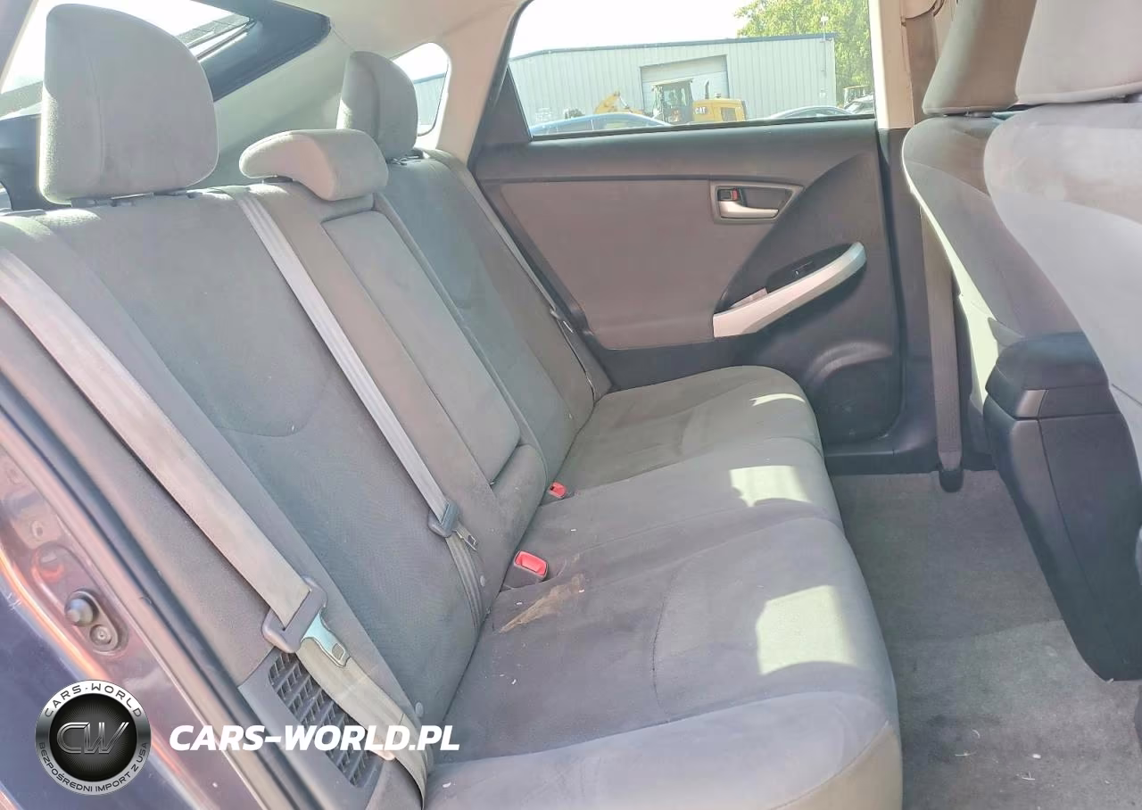 2015 Toyota Prius Two VIN:JTDKN3DU3F1912679 - 10