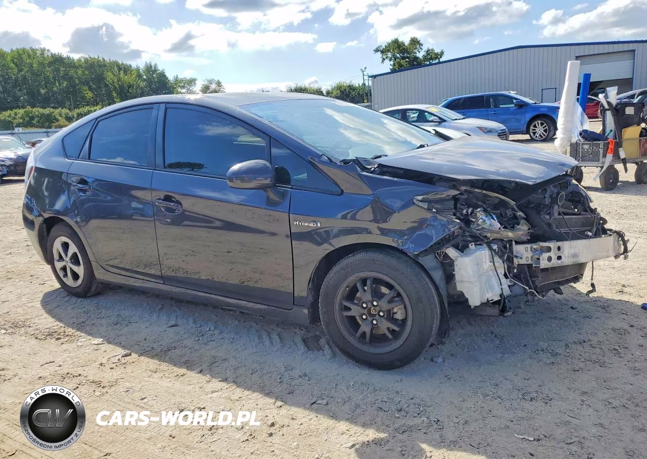 2015 Toyota Prius Two VIN:JTDKN3DU3F1912679 - 4