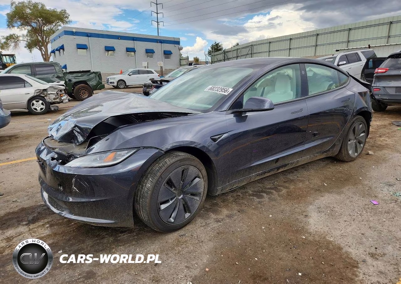 2025 Tesla Model 3 – zdjęcie 1 z 12