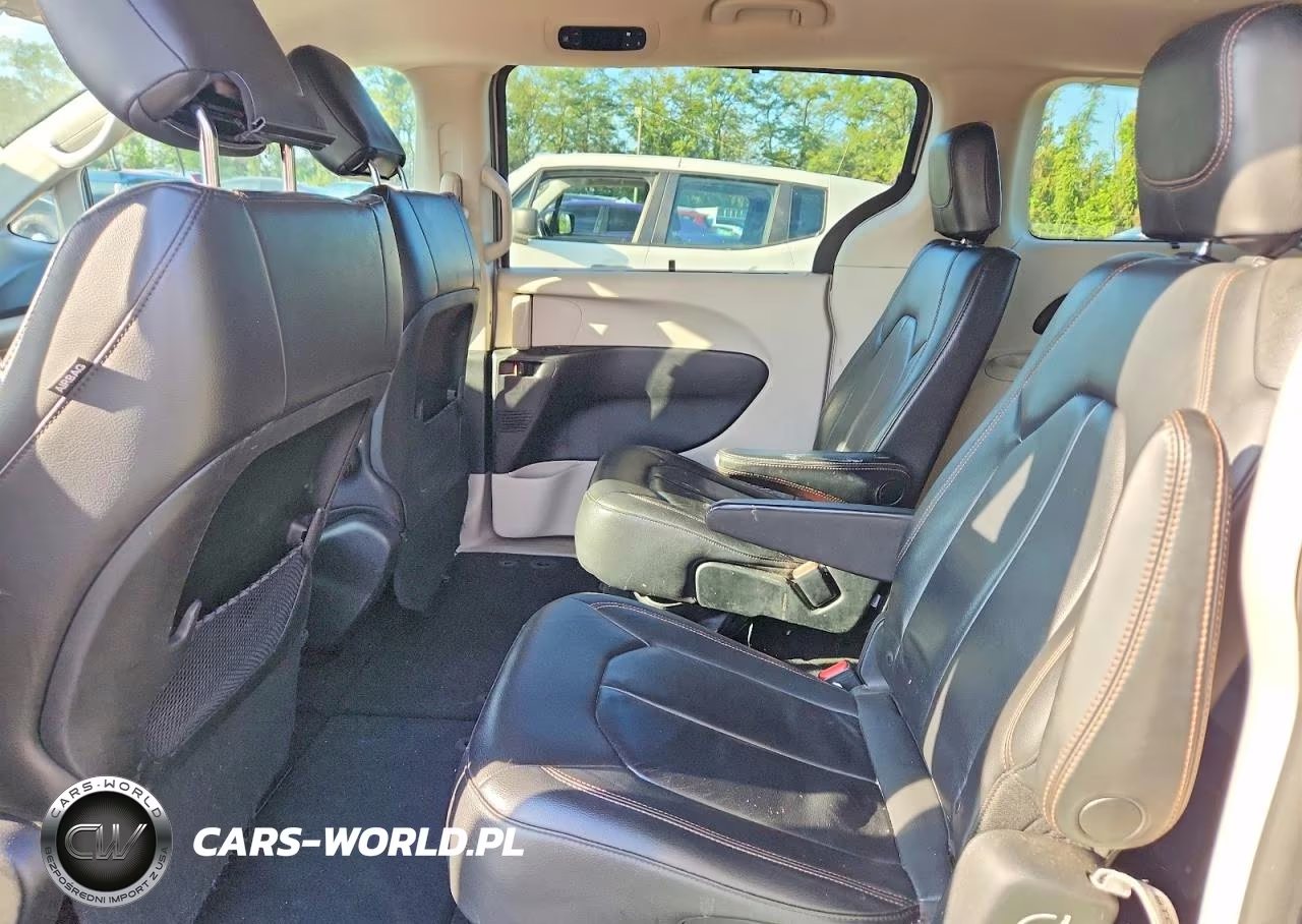 2017 Chrysler Pacifica Touring L VIN:2C4RC1BG0HR613560 - 11