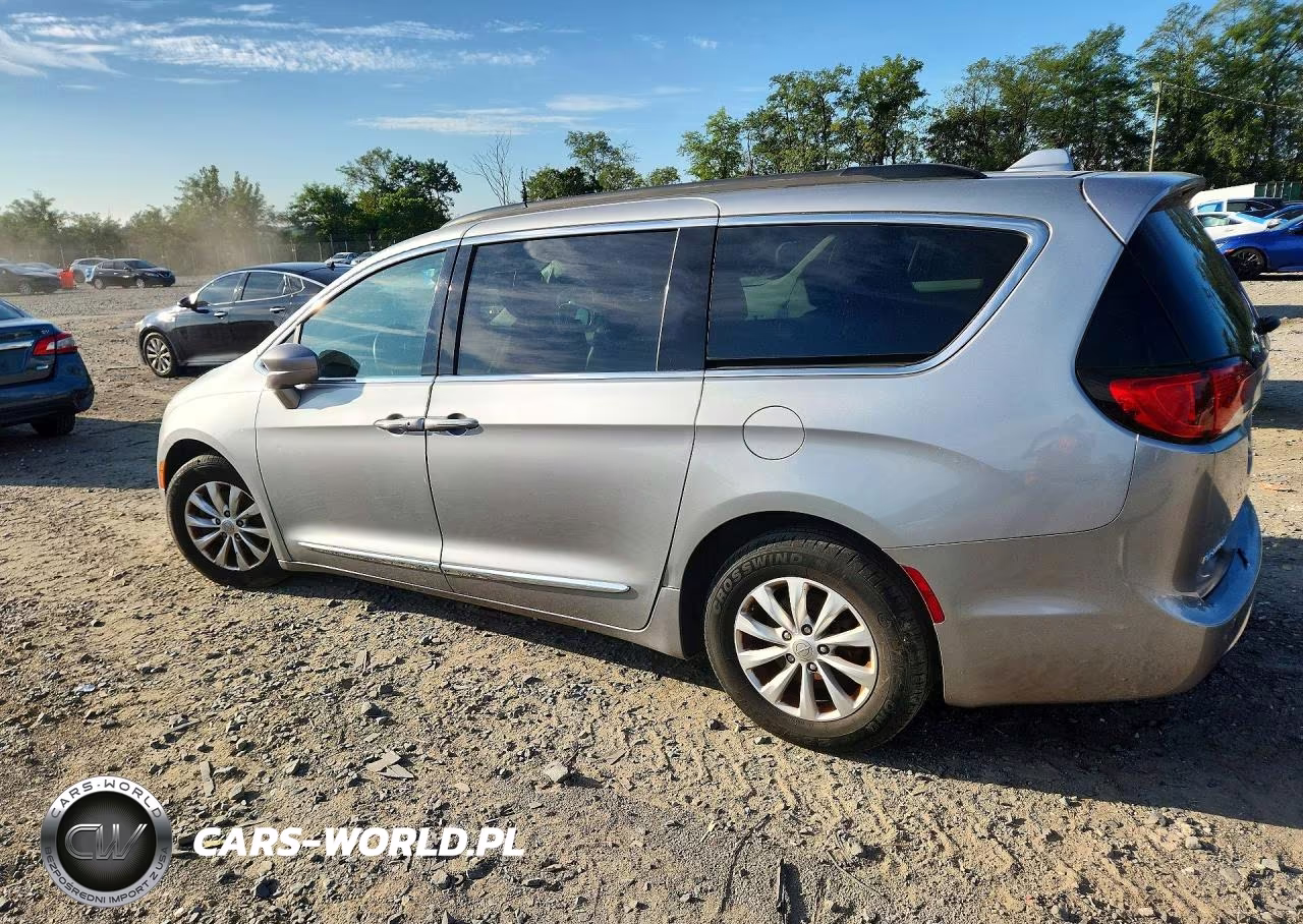 2017 Chrysler Pacifica Touring L VIN:2C4RC1BG0HR613560 - 2
