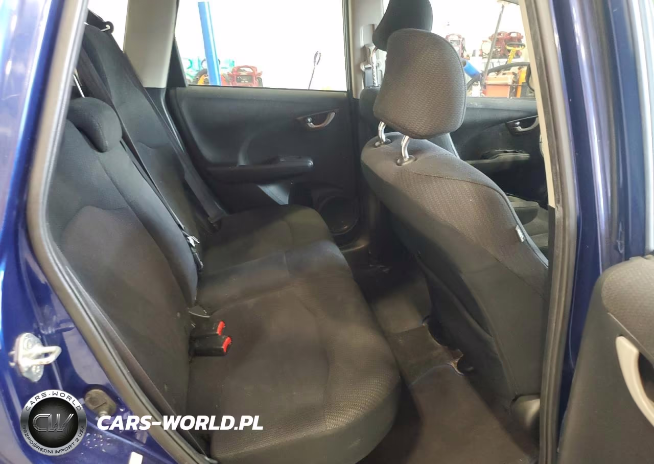 2013 Honda Fit Sport VIN:JHMGE8H68DC043415 - 10