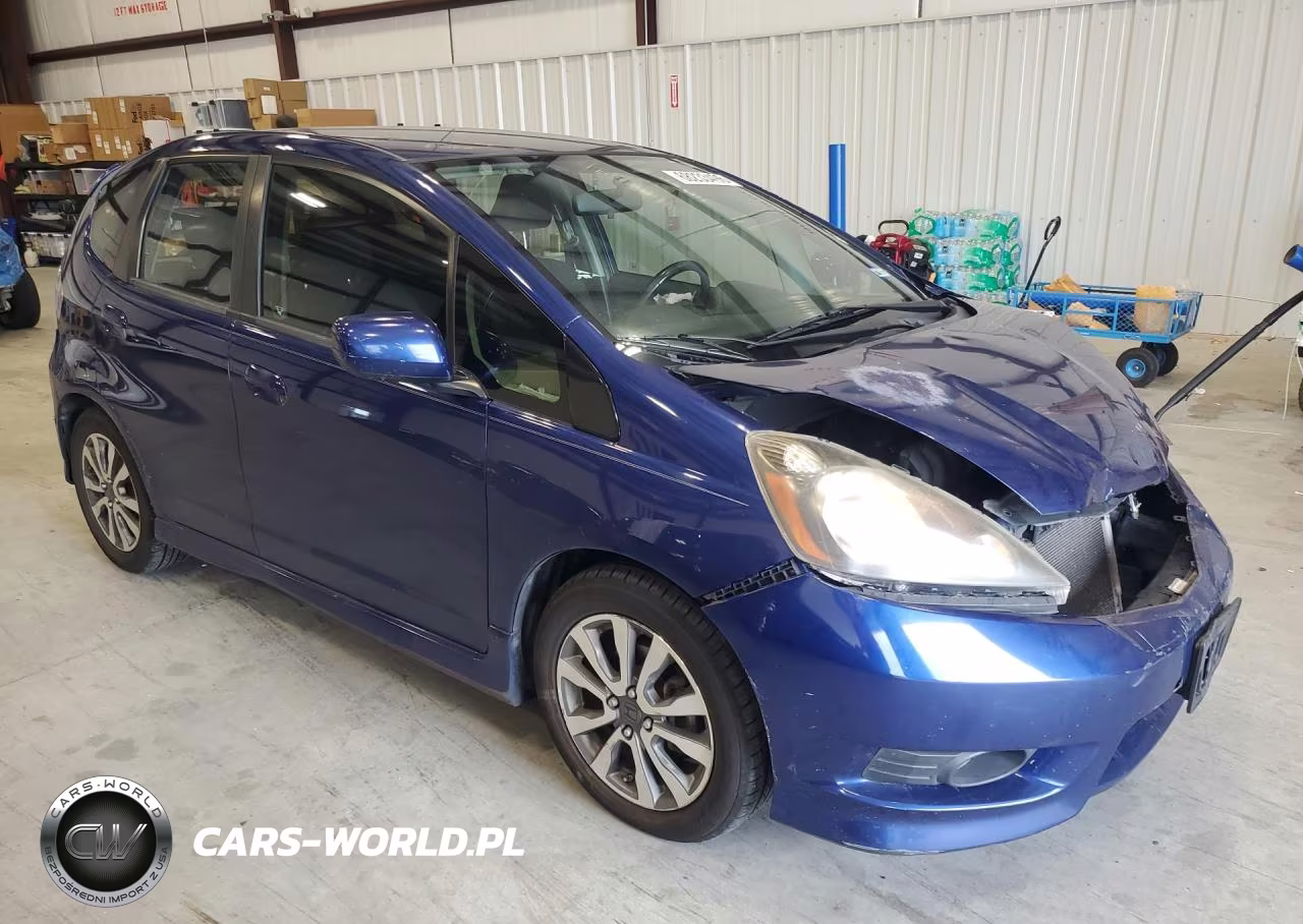2013 Honda Fit Sport VIN:JHMGE8H68DC043415 - 4