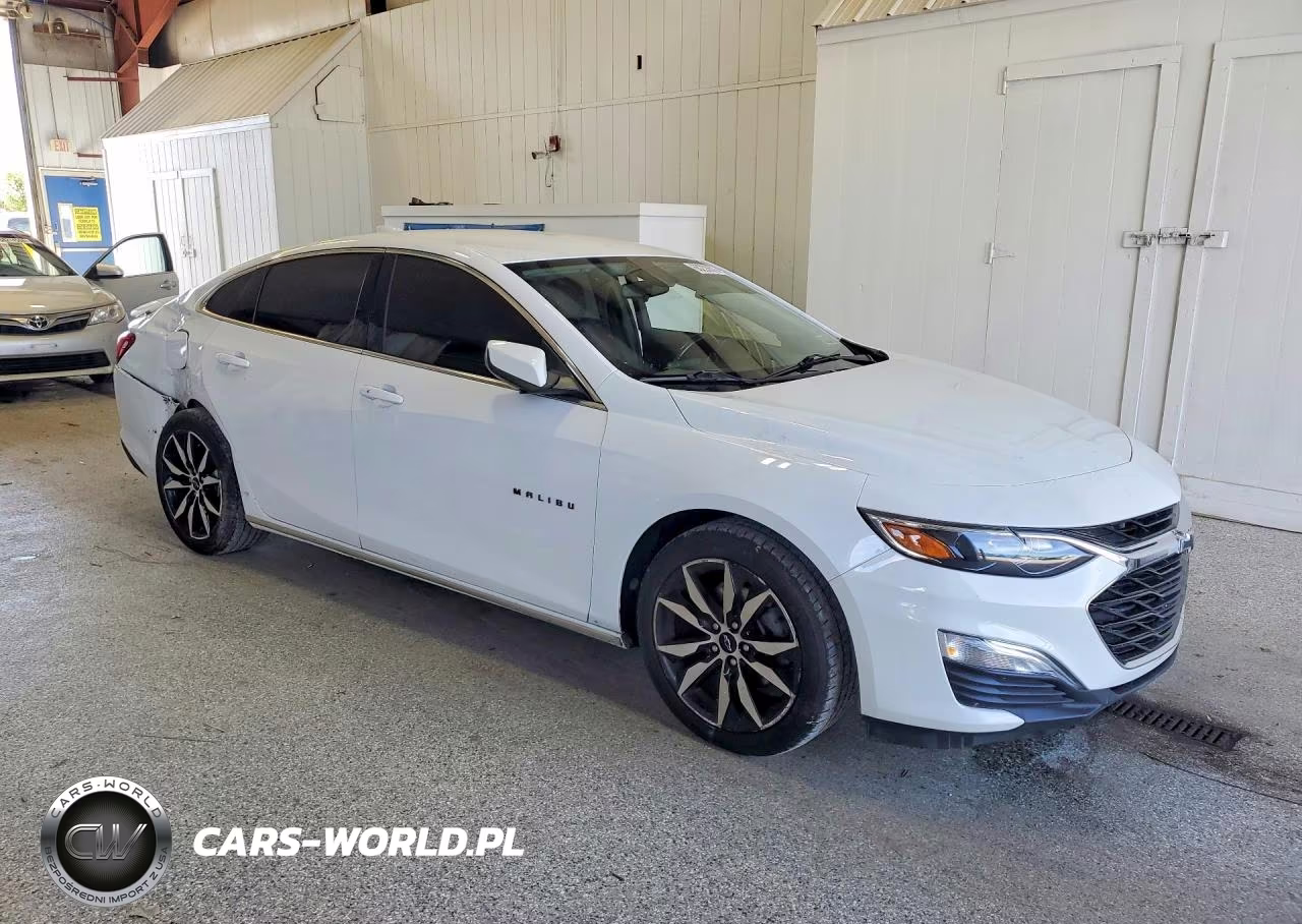 2021 Chevrolet Malibu Rs VIN:1G1ZG5ST5MF045356 - 4