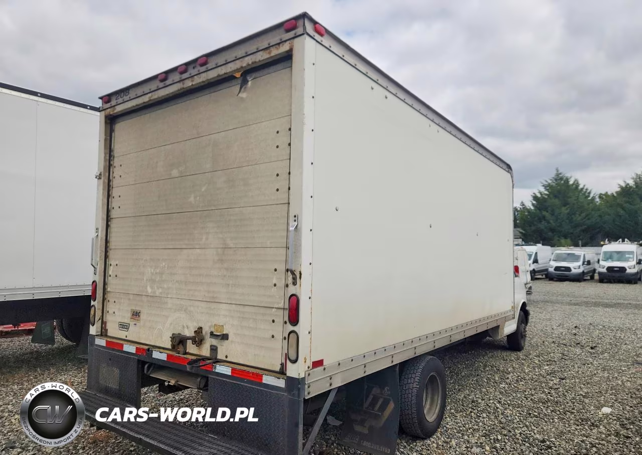 2007 Chevrolet Express Box Truck VIN:1GBJG31UX71104846 - 3