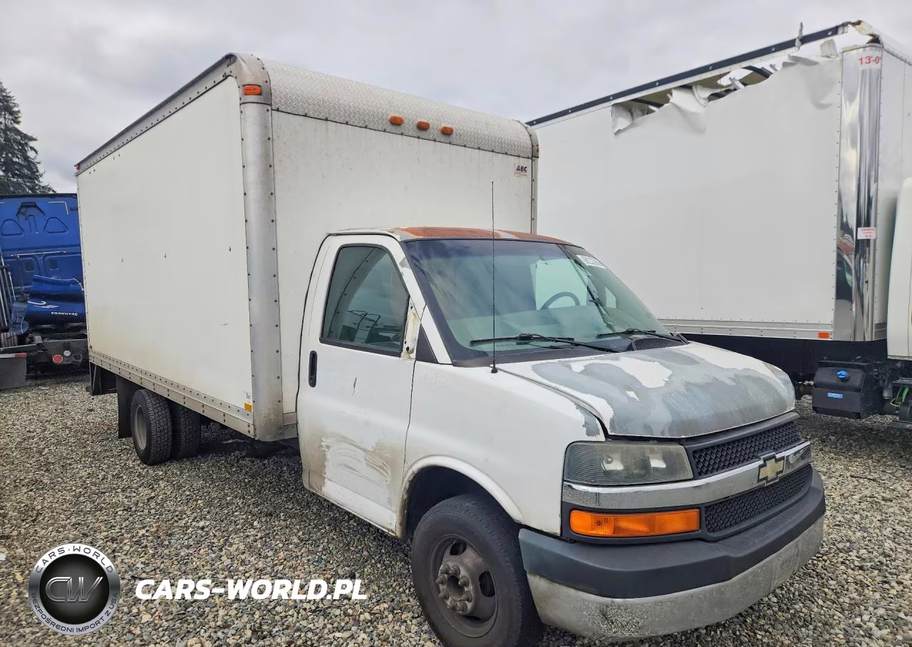 2007 Chevrolet Express Box Truck VIN:1GBJG31UX71104846 - 4