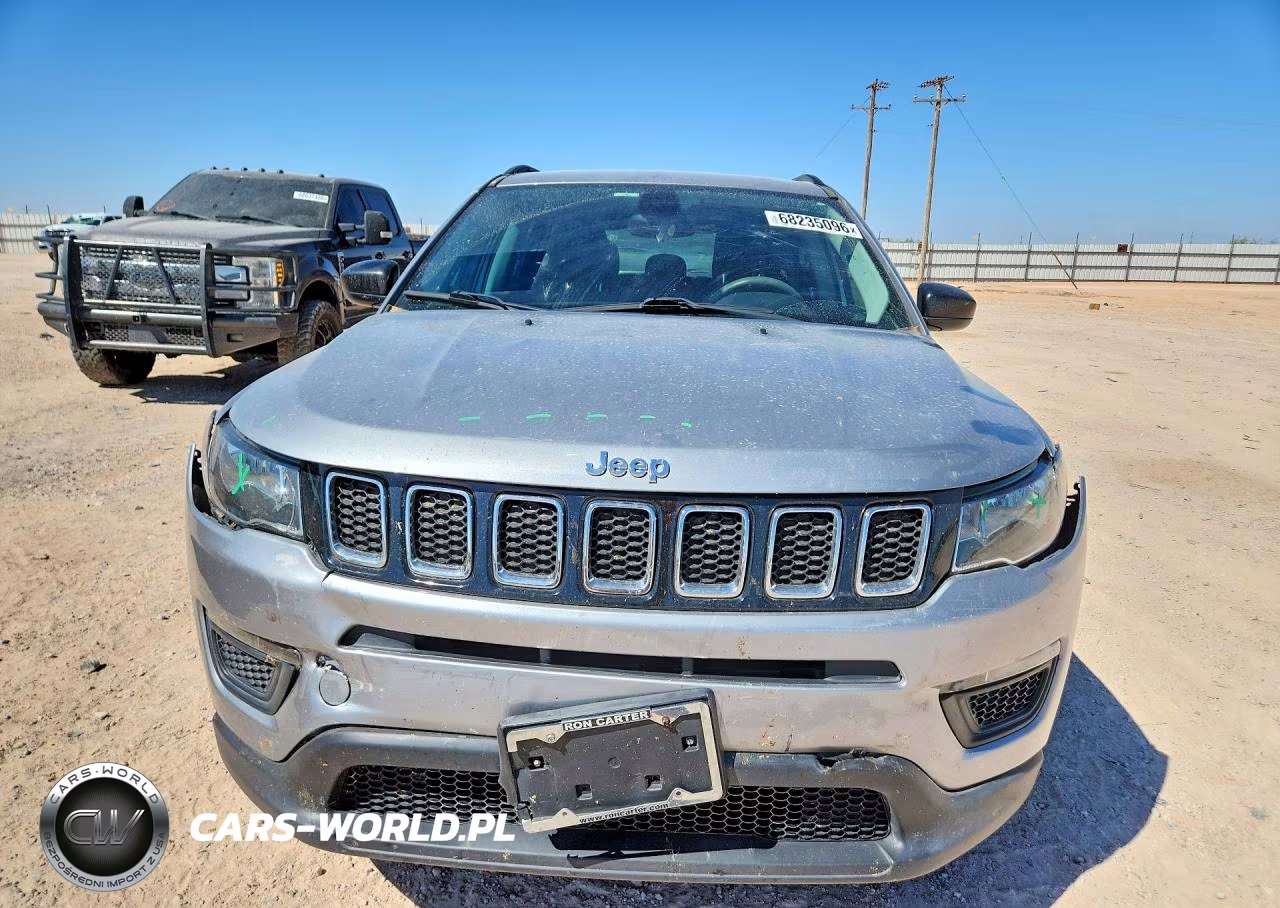 2018 Jeep Compass Sport VIN:3C4NJCAB2JT368902 - 5