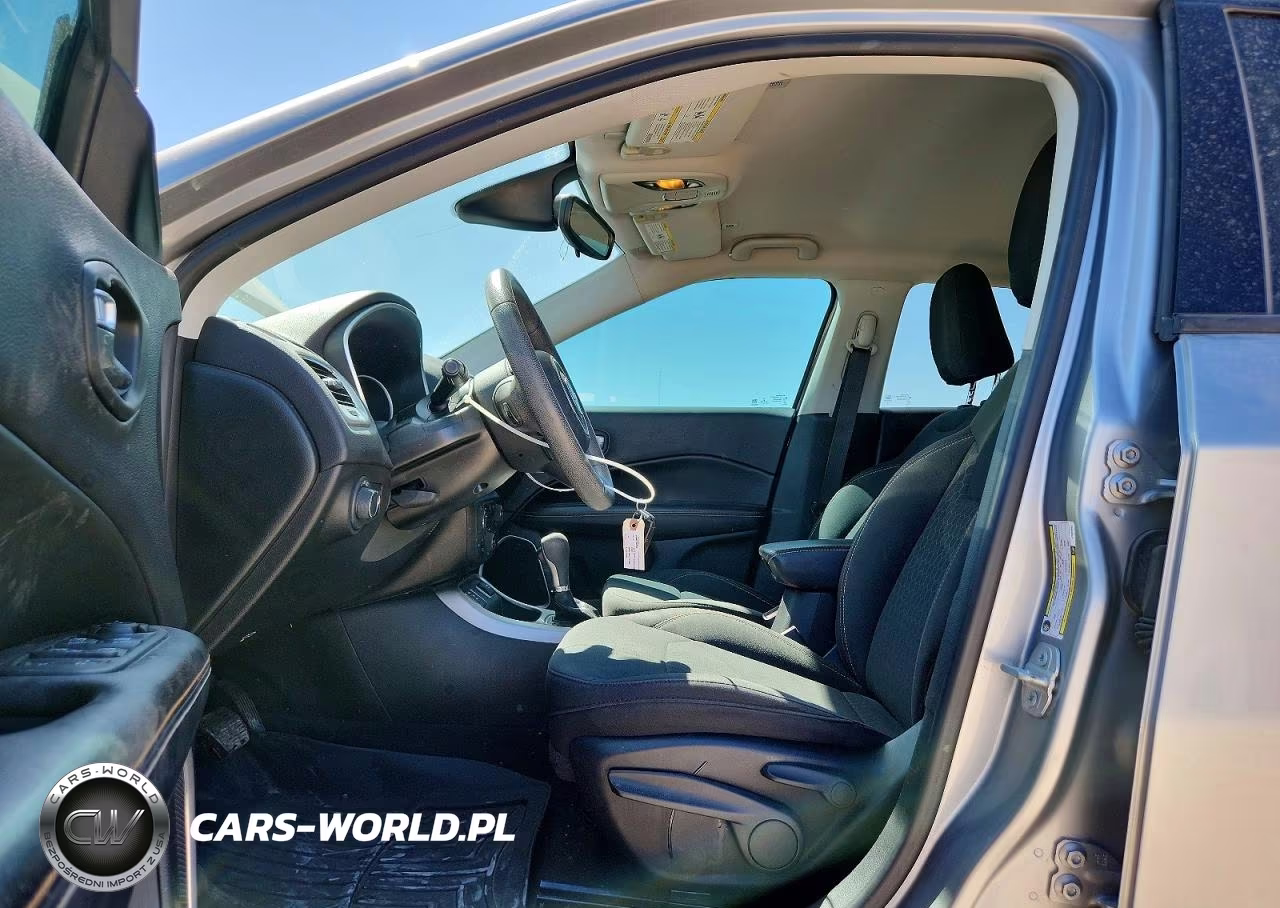 2018 Jeep Compass Sport VIN:3C4NJCAB2JT368902 - 7