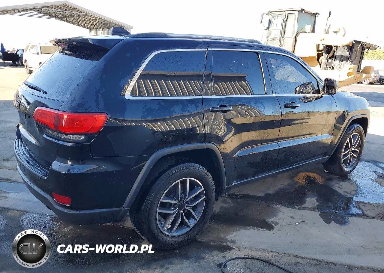 2019 Jeep Grand Cherokee Laredo VIN:1C4RJEAGXKC832928 - 3