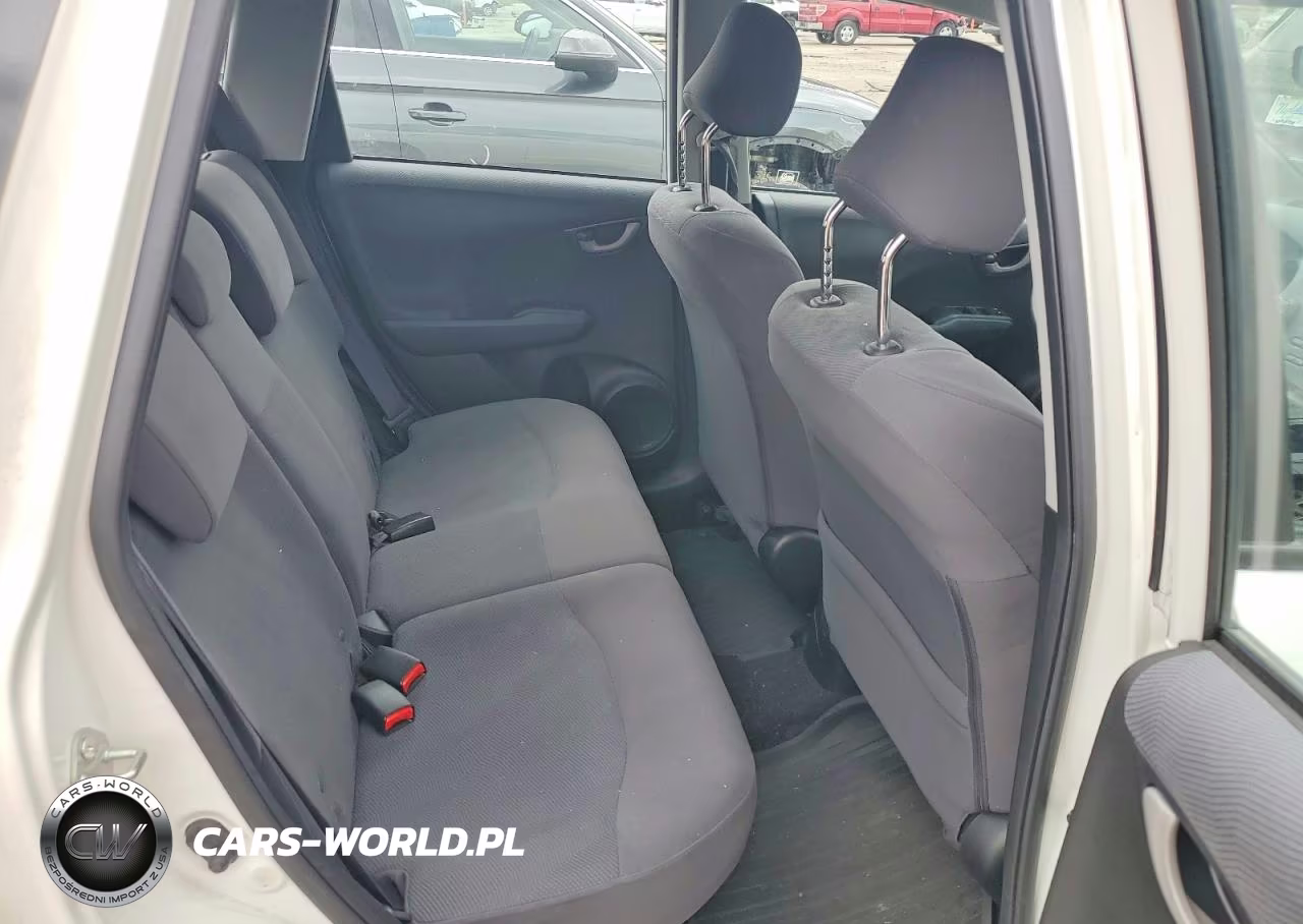 2011 Honda Fit VIN:JHMGE8H32BS009625 - 10