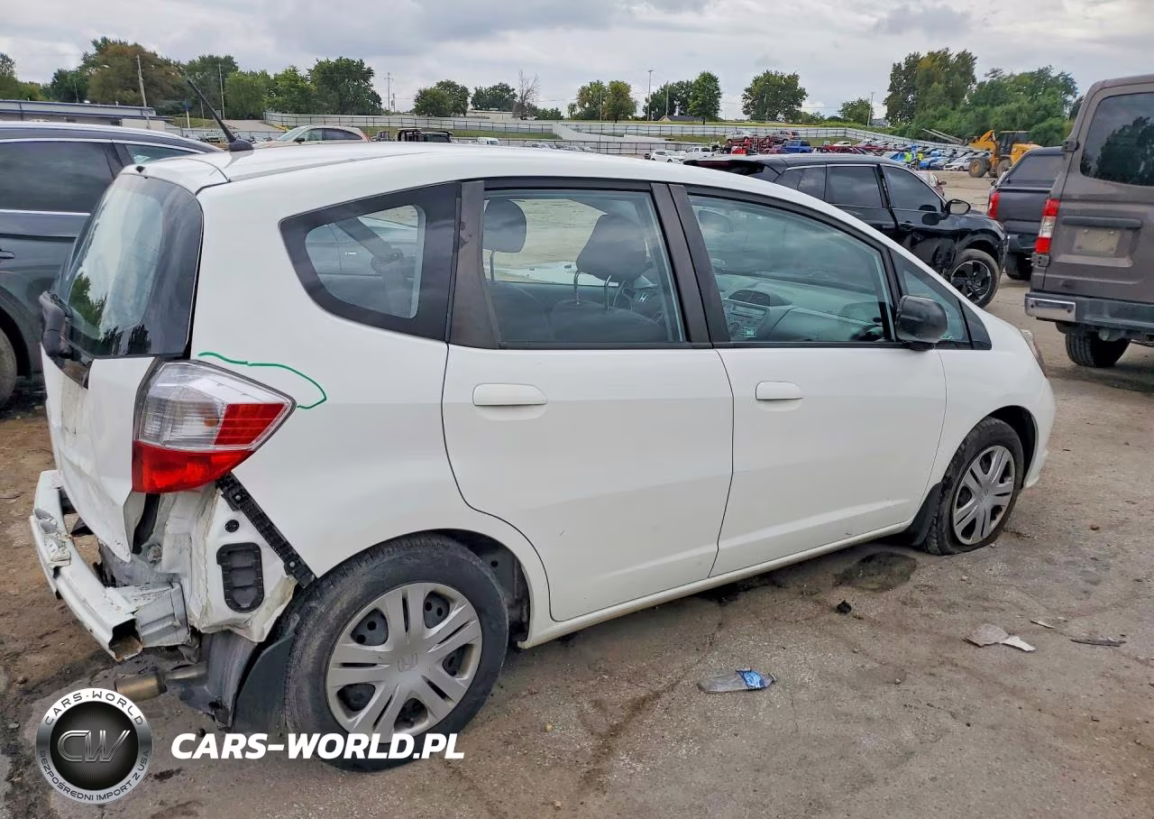 2011 Honda Fit VIN:JHMGE8H32BS009625 - 3
