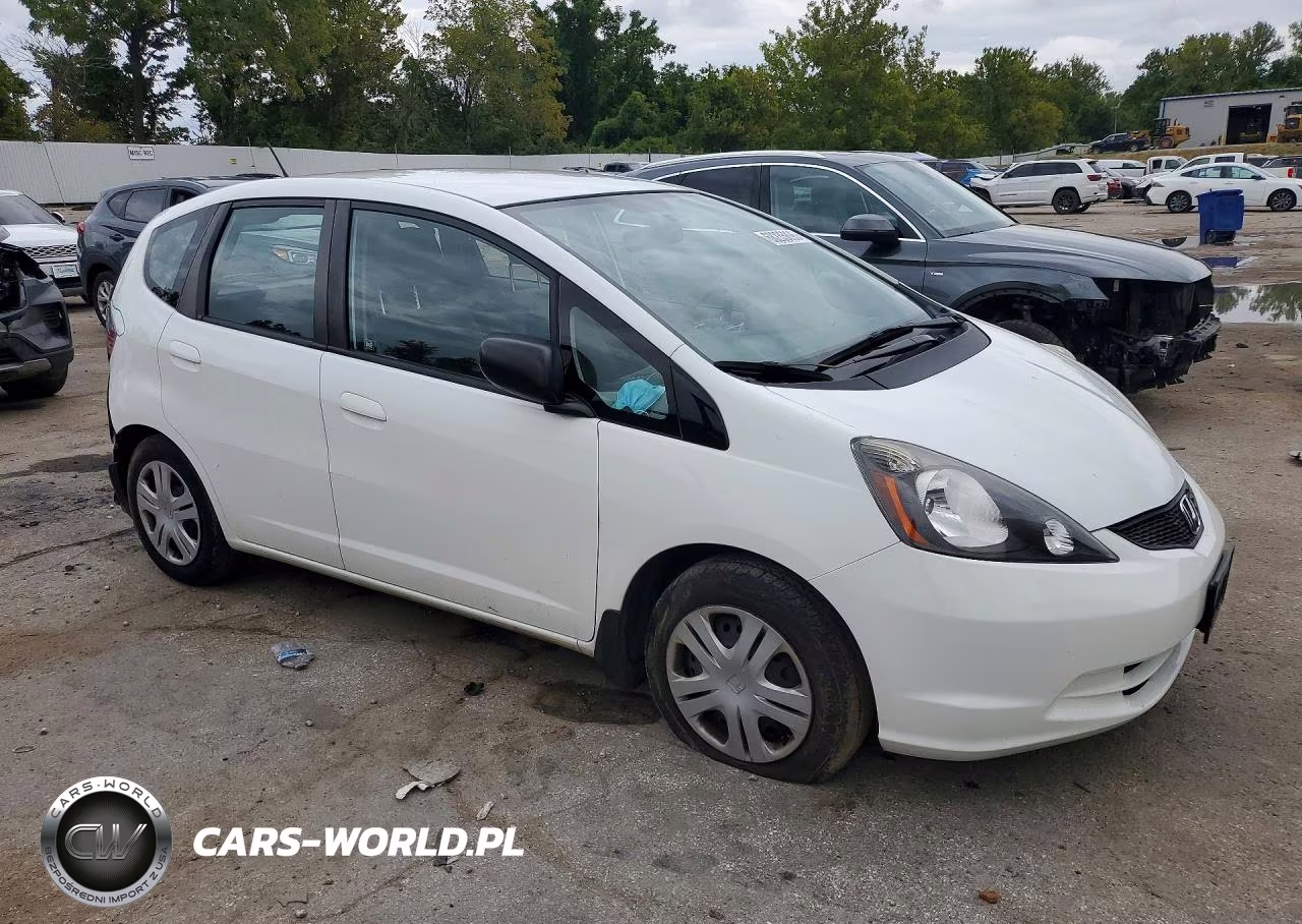 2011 Honda Fit VIN:JHMGE8H32BS009625 - 4