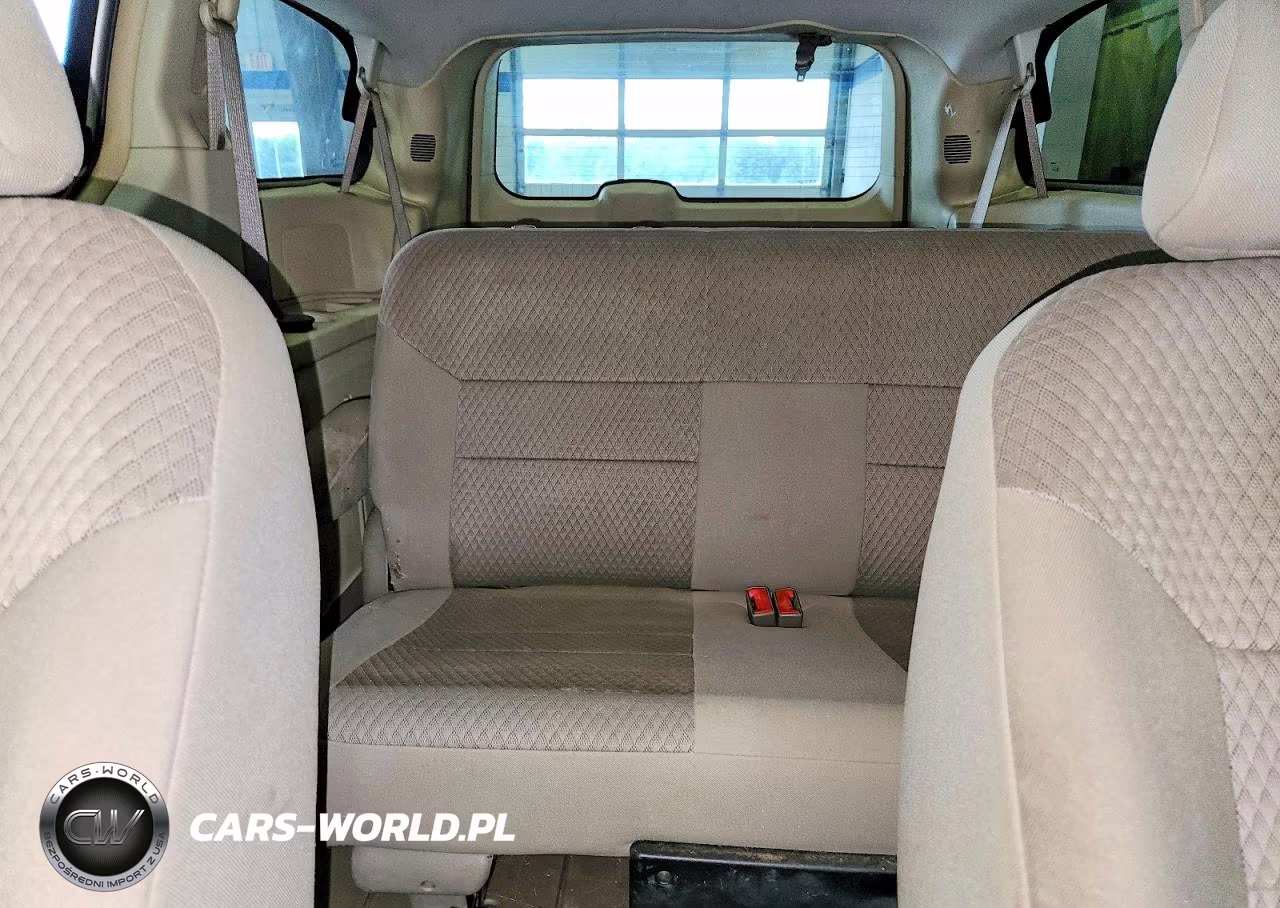2008 Chrysler Town & Country Lx VIN:2A8HR44H28R707935 - 10