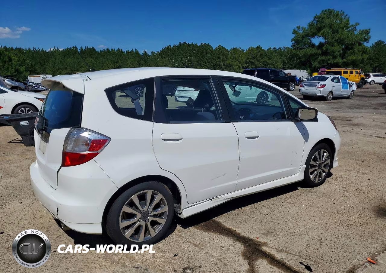 2013 Honda Fit Sport VIN:JHMGE8H54DC016350 - 3