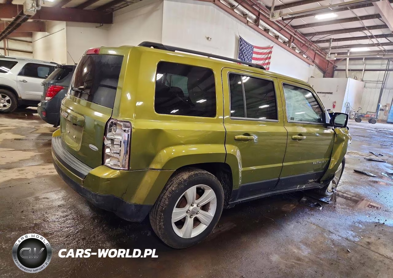 2012 Jeep Patriot Latitude VIN:1C4NJPFBXCD586787 - 3