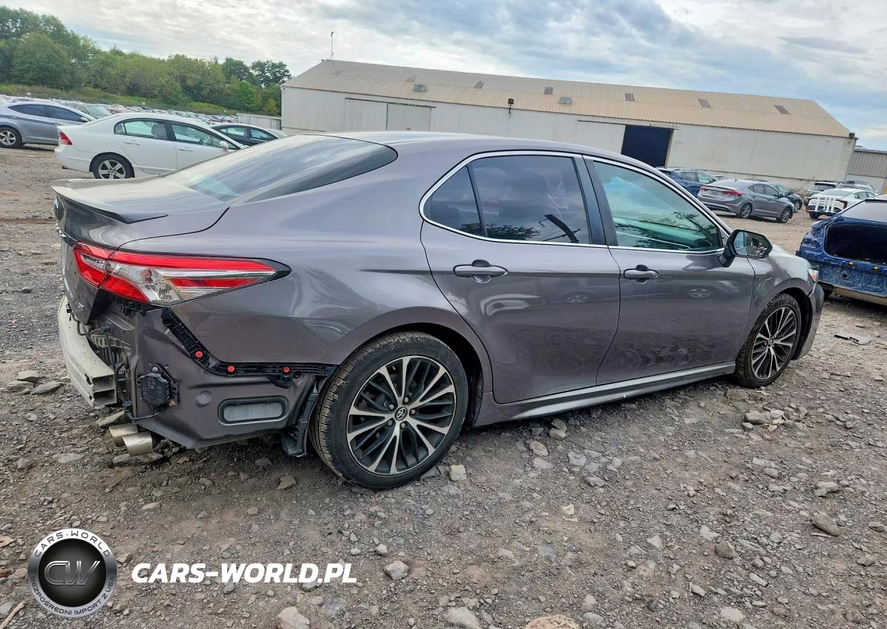 2018 Toyota Camry Se VIN:4T1B11HK7JU070277 - 3