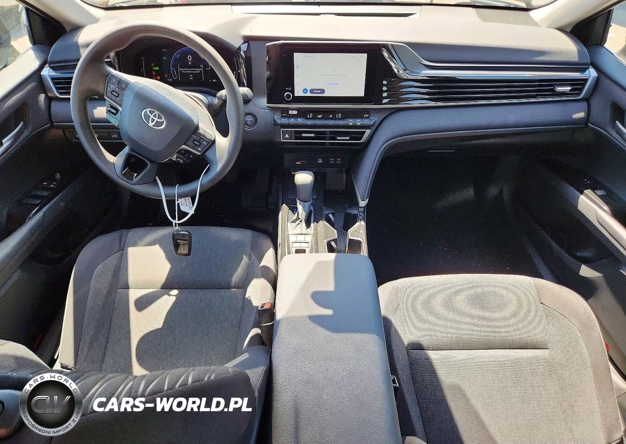 2026 Toyota Camry Le VIN:4T1DAACKXTU762228 - 8
