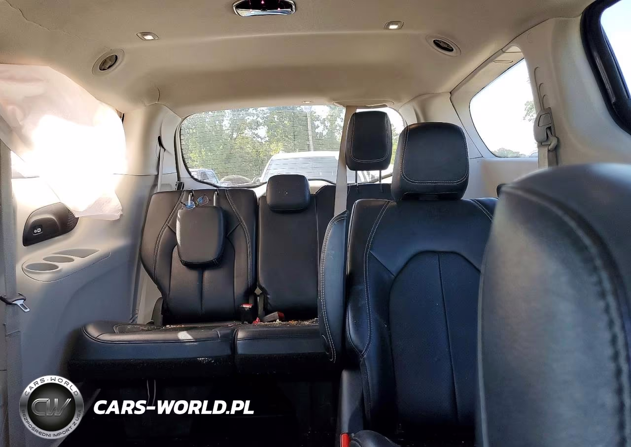2022 Chrysler Pacifica Hybrid Touring L VIN:2C4RC1L7XNR121211 - 10