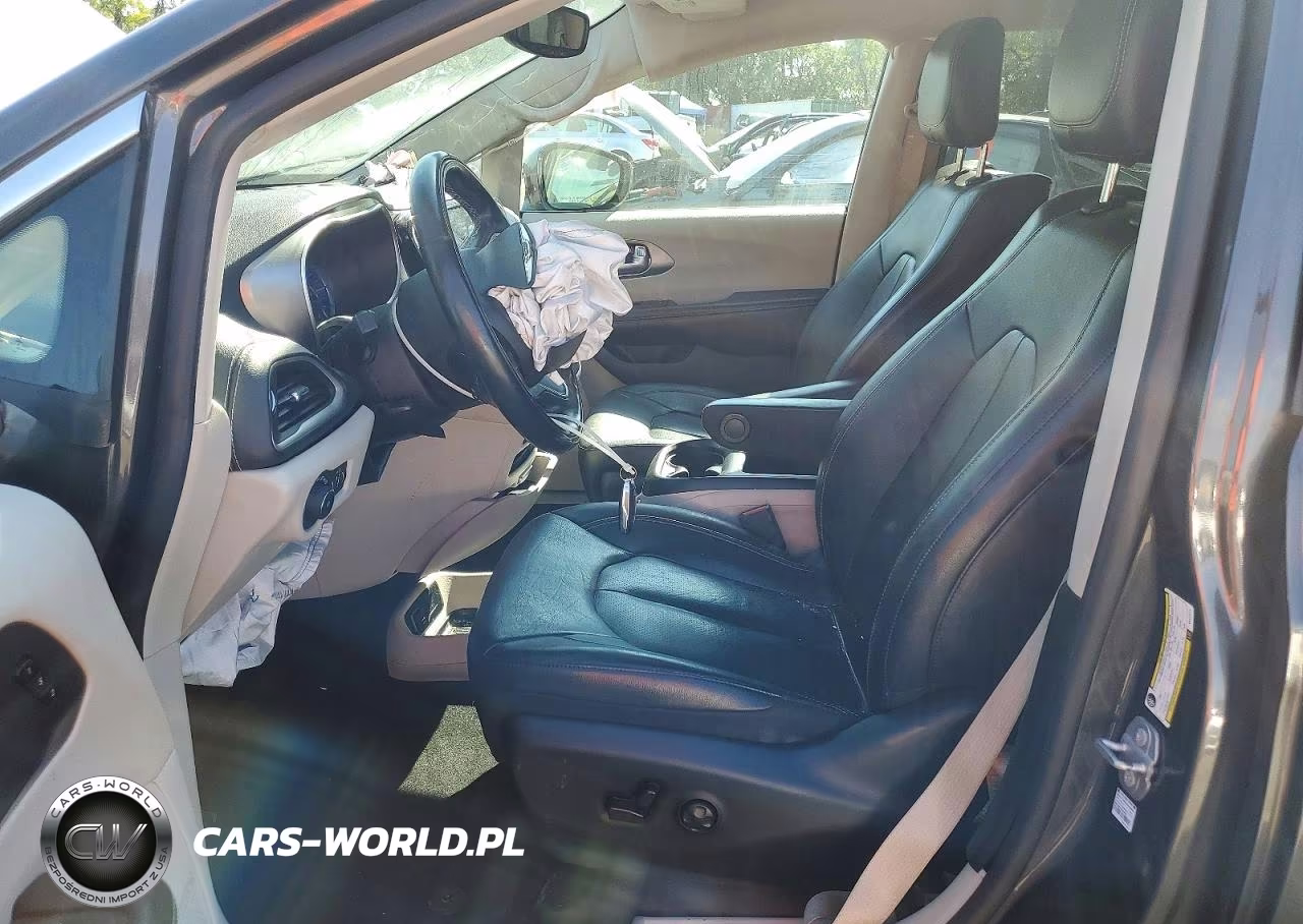 2022 Chrysler Pacifica Hybrid Touring L VIN:2C4RC1L7XNR121211 - 7