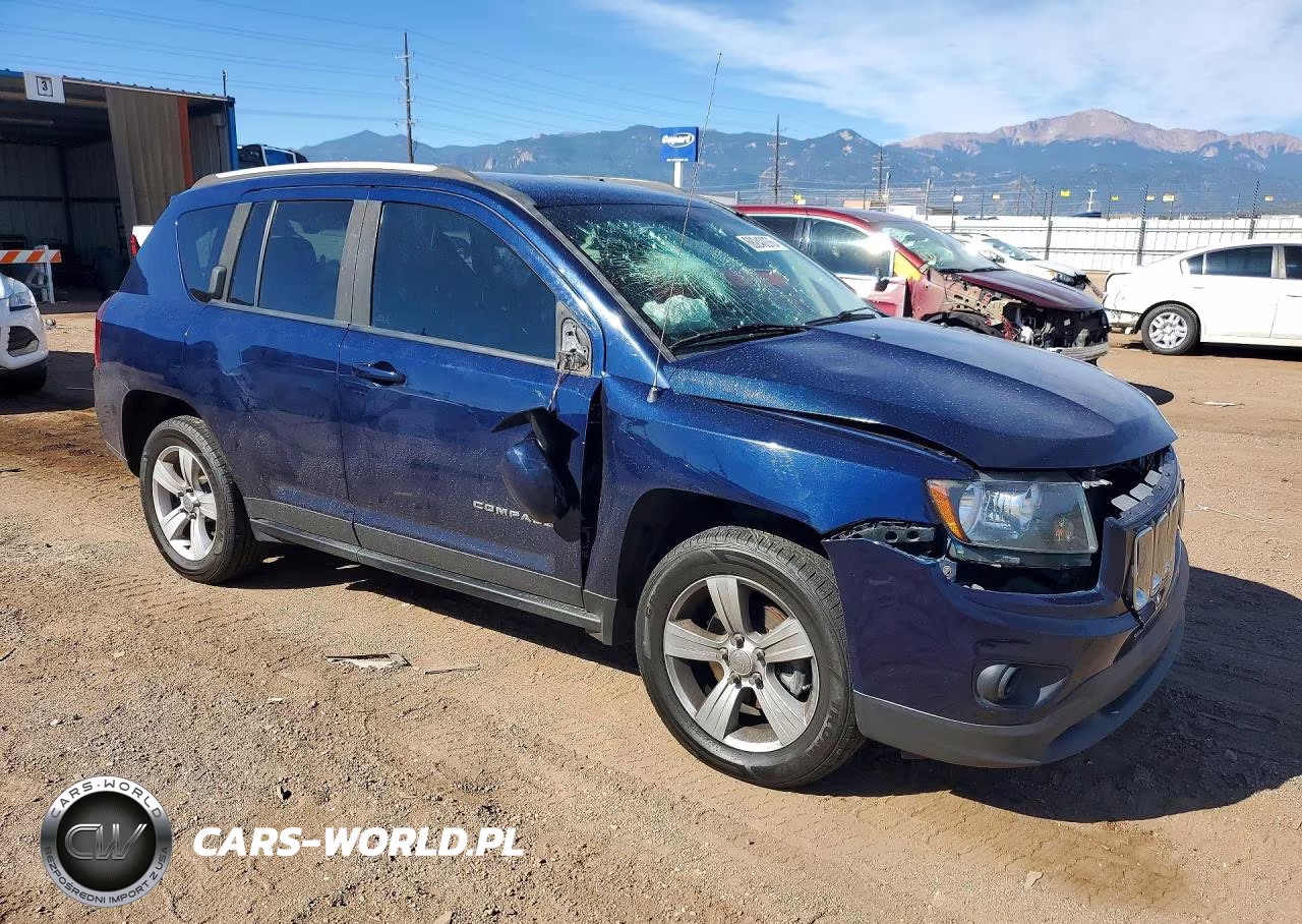 2017 Jeep Compass Latitude VIN:1C4NJDEB3HD104717 - 4