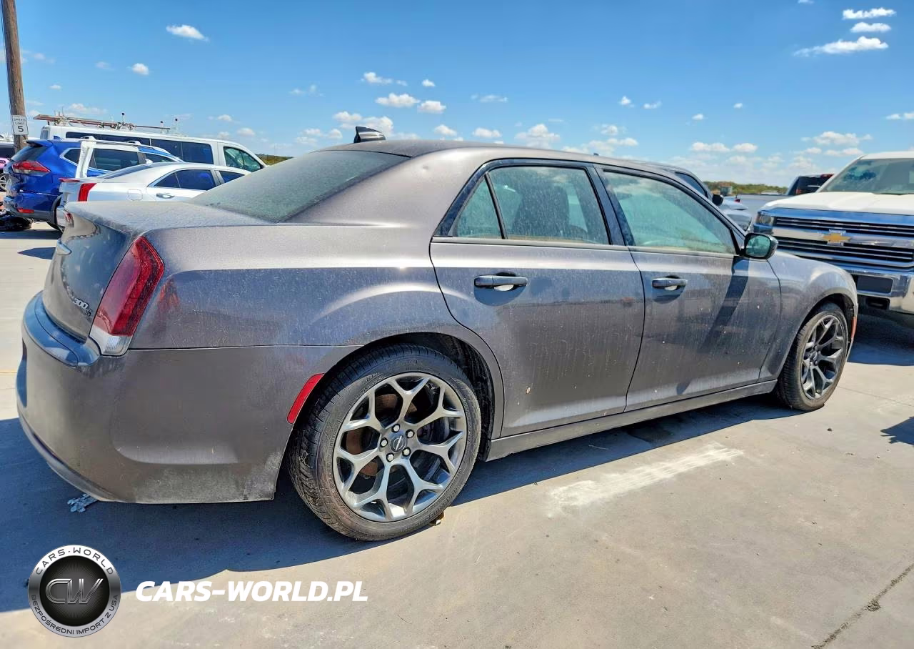 2016 Chrysler 300 S VIN:2C3CCABG9GH175619 - 3