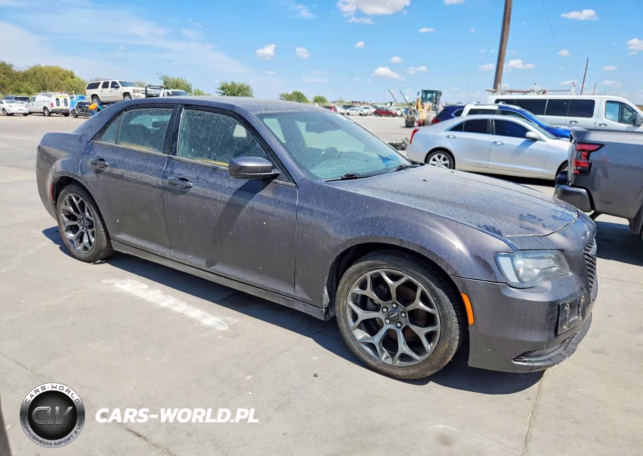 2016 Chrysler 300 S VIN:2C3CCABG9GH175619 - 4