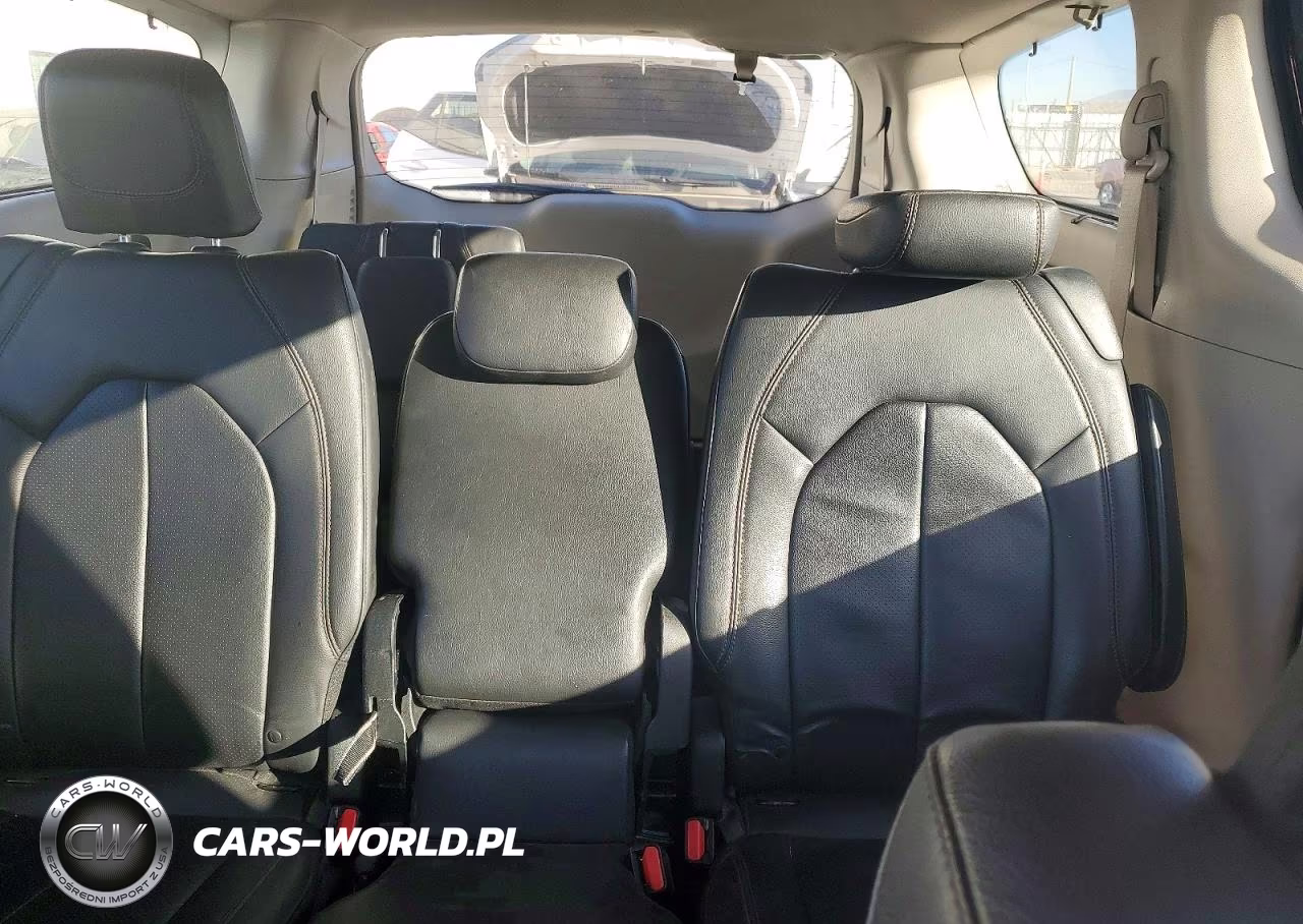 2017 Chrysler Pacifica Touring L Plus VIN:2C4RC1EG9HR659836 - 10