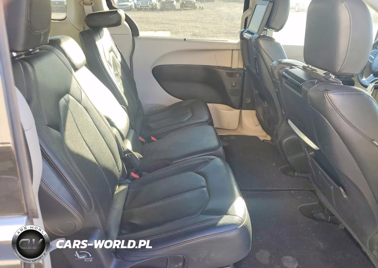 2017 Chrysler Pacifica Touring L Plus VIN:2C4RC1EG9HR659836 - 11