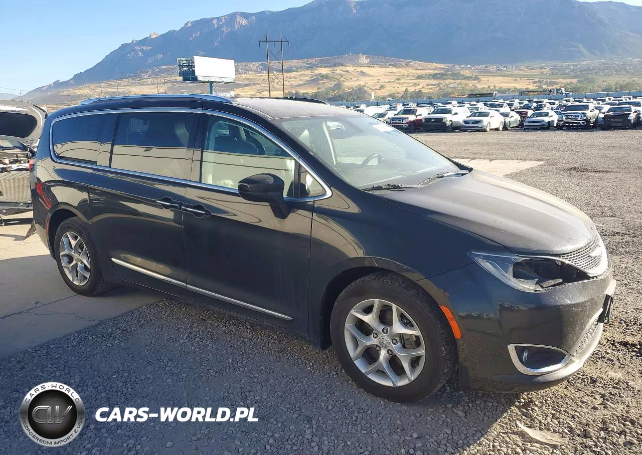 2017 Chrysler Pacifica Touring L Plus VIN:2C4RC1EG9HR659836 - 4