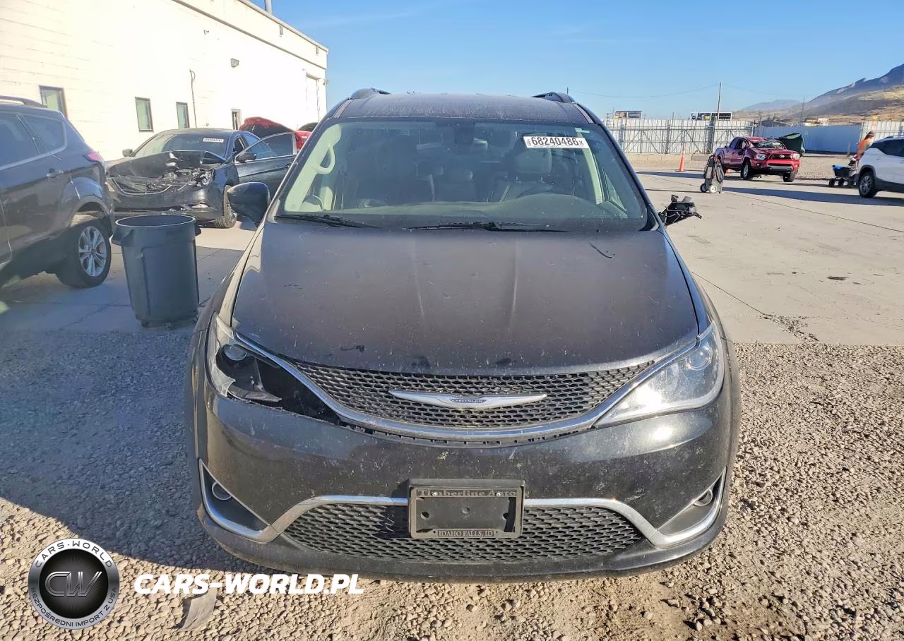 2017 Chrysler Pacifica Touring L Plus VIN:2C4RC1EG9HR659836 - 5